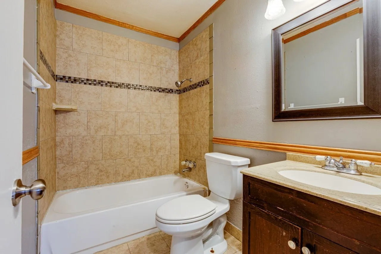 Single Family Residence For Sale in Dallas County , 8710 Cardella Avenue, Dallas, Texas 75217, 3 Bedroom, 1 Bathroom, Garage spaces, 1,160 Sqft, built in 1954, mls#21400310, Real Estate Agent in Dallas, Homes For Sale in Dallas county, Homes For Sale in Dallas, Realtor in Dallas Texas, Real Estate Brokerage Independent Realty Texas, Luminita Cordes Realtor