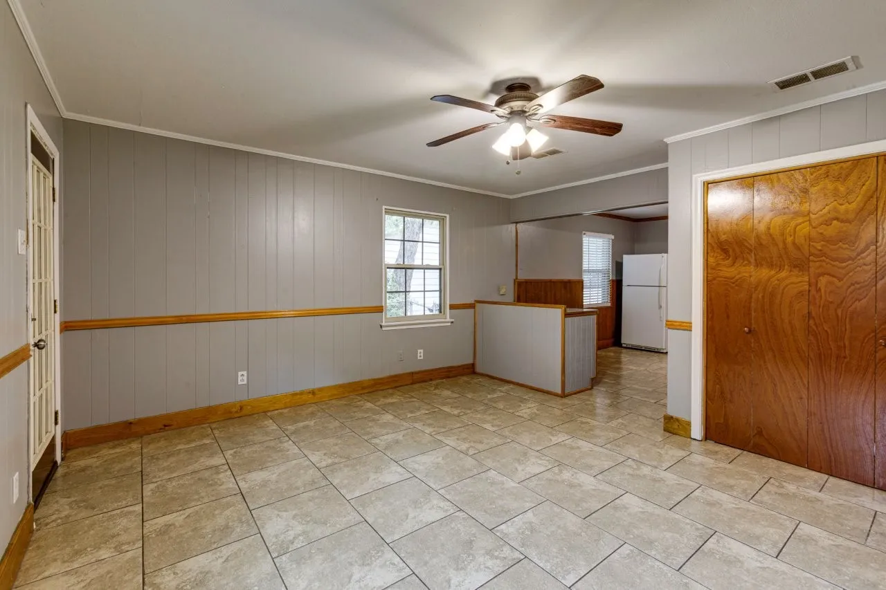 Single Family Residence For Sale in Dallas County , 8710 Cardella Avenue, Dallas, Texas 75217, 3 Bedroom, 1 Bathroom, Garage spaces, 1,160 Sqft, built in 1954, mls#21400310, Real Estate Agent in Dallas, Homes For Sale in Dallas county, Homes For Sale in Dallas, Realtor in Dallas Texas, Real Estate Brokerage Independent Realty Texas, Luminita Cordes Realtor