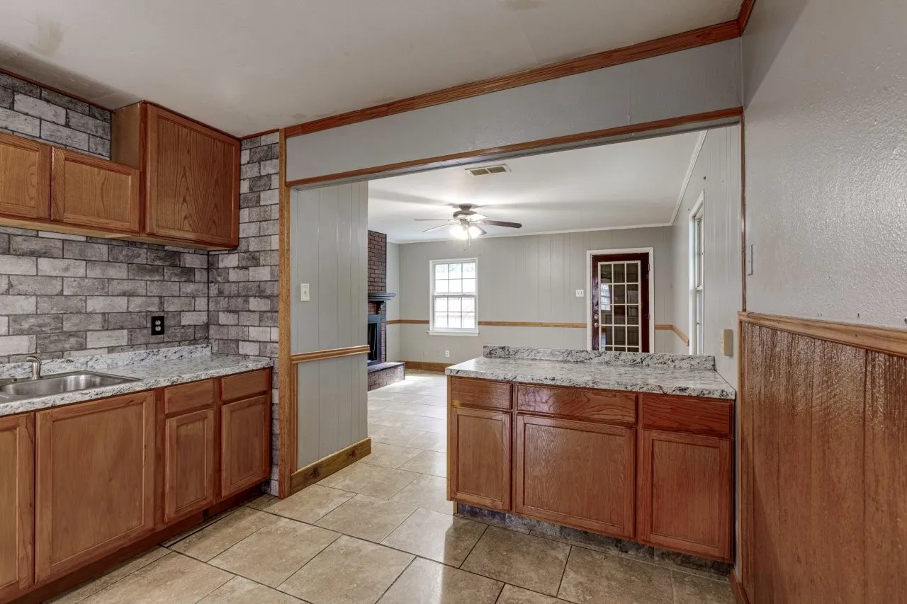 Single Family Residence For Sale in Dallas County , 8710 Cardella Avenue, Dallas, Texas 75217, 3 Bedroom, 1 Bathroom, Garage spaces, 1,160 Sqft, built in 1954, mls#21400310, Real Estate Agent in Dallas, Homes For Sale in Dallas county, Homes For Sale in Dallas, Realtor in Dallas Texas, Real Estate Brokerage Independent Realty Texas, Luminita Cordes Realtor