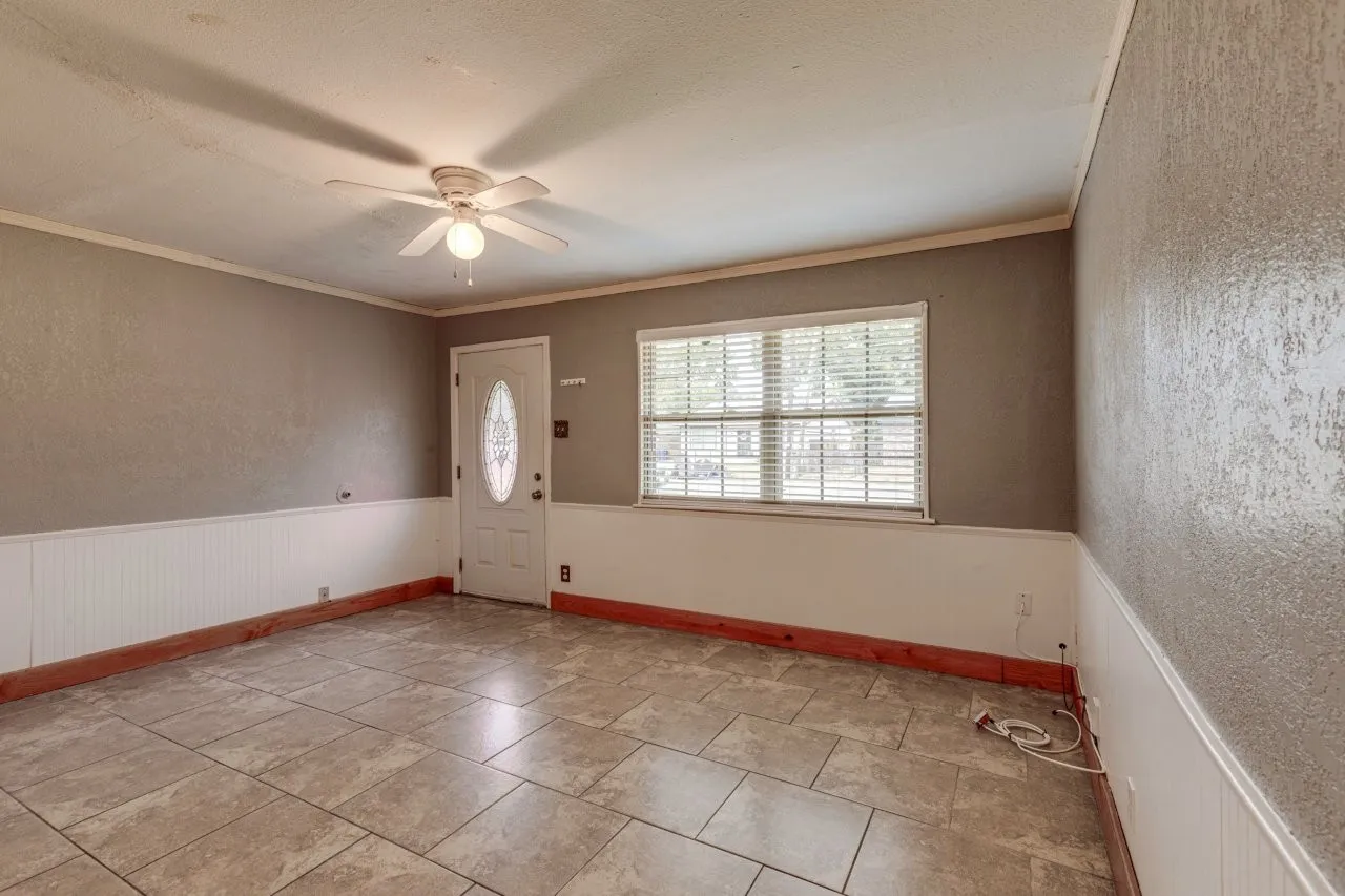 Single Family Residence For Sale in Dallas County , 8710 Cardella Avenue, Dallas, Texas 75217, 3 Bedroom, 1 Bathroom, Garage spaces, 1,160 Sqft, built in 1954, mls#21400310, Real Estate Agent in Dallas, Homes For Sale in Dallas county, Homes For Sale in Dallas, Realtor in Dallas Texas, Real Estate Brokerage Independent Realty Texas, Luminita Cordes Realtor