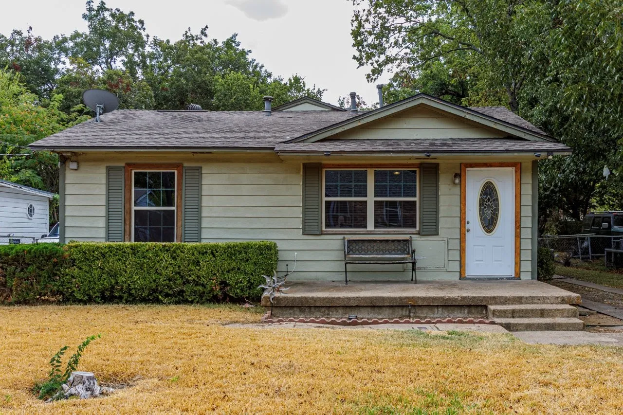 Single Family Residence For Sale in Dallas County , 8710 Cardella Avenue, Dallas, Texas 75217, 3 Bedroom, 1 Bathroom, Garage spaces, 1,160 Sqft, built in 1954, mls#21400310, Real Estate Agent in Dallas, Homes For Sale in Dallas county, Homes For Sale in Dallas, Realtor in Dallas Texas, Real Estate Brokerage Independent Realty Texas, Luminita Cordes Realtor