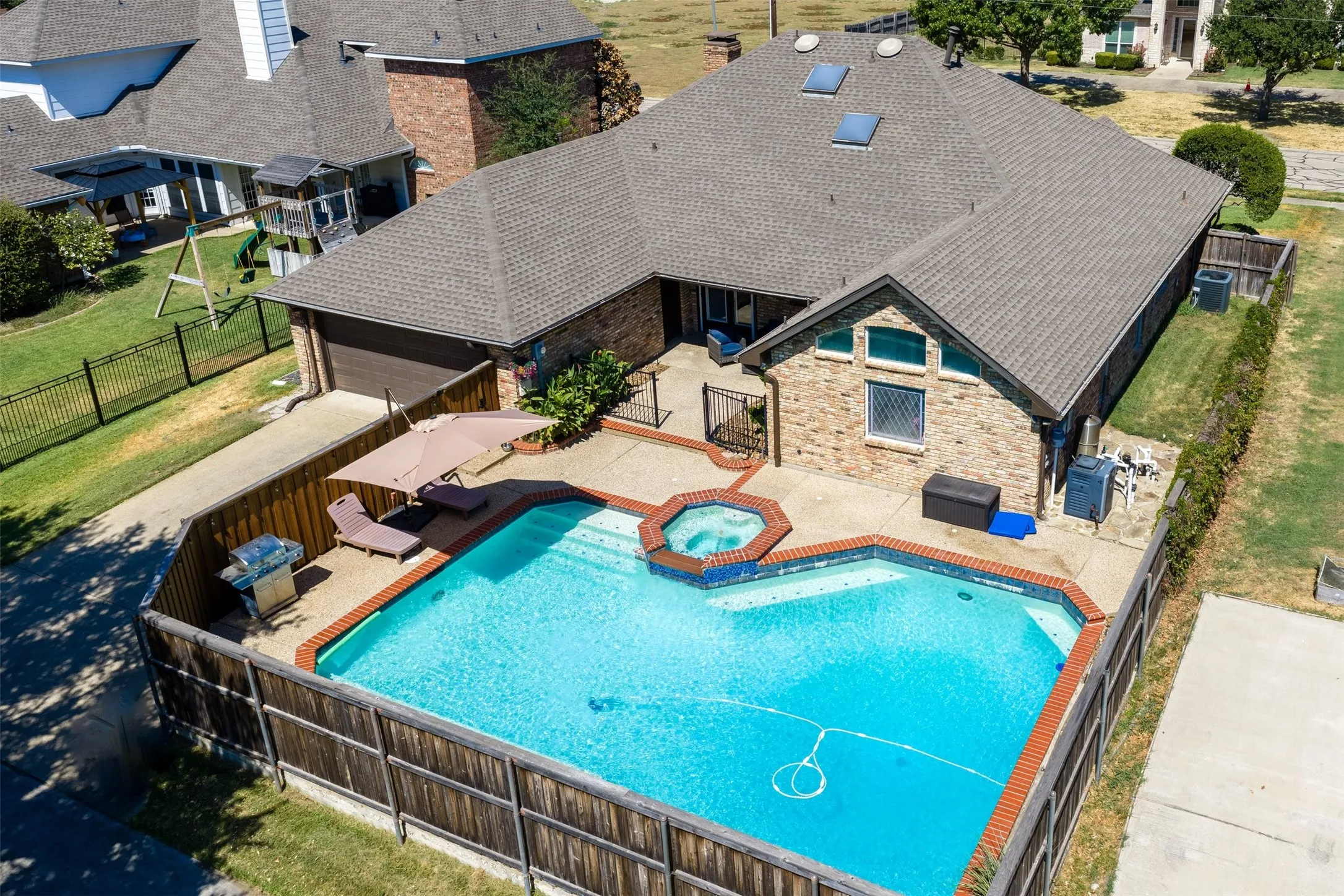 Single Family Residence For Sale in Dallas County , 3214 Suzanne Drive, Rowlett, Texas 75088, 4 Bedroom, 3 Bathroom, 2 Garage spaces, 2,449 Sqft, built in 1987, mls#21400316, Real Estate Agent in Rowlett, Homes For Sale in Dallas county, Homes For Sale in Rowlett, Realtor in Rowlett Texas, Real Estate Brokerage Independent Realty Texas, Luminita Cordes Realtor