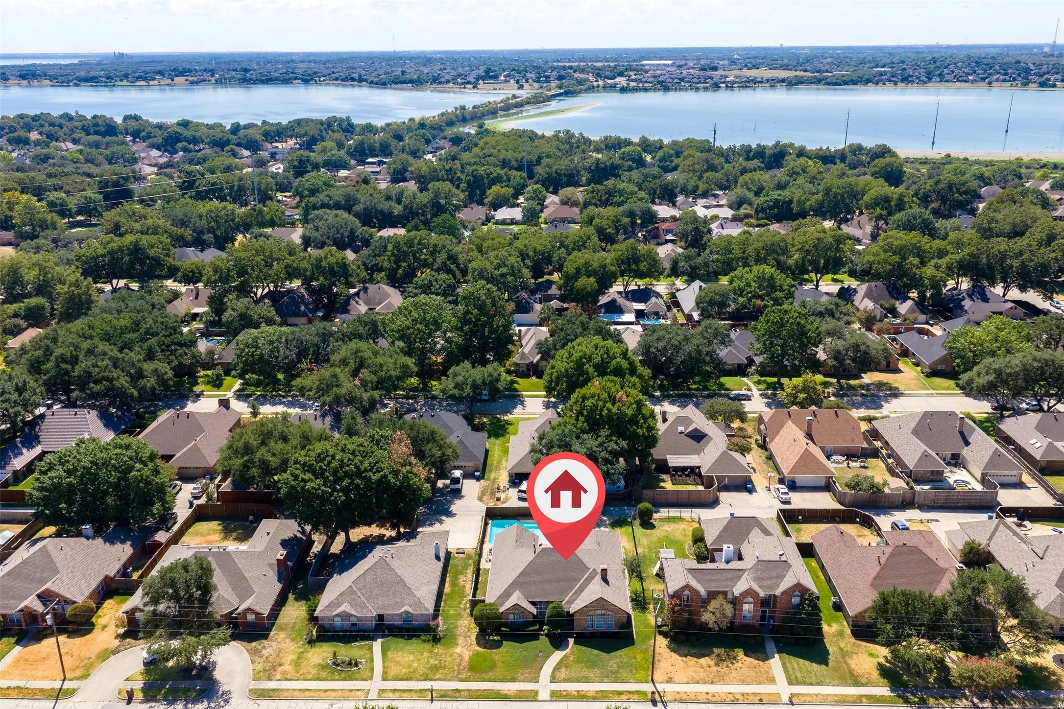 Single Family Residence For Sale in Dallas County , 3214 Suzanne Drive, Rowlett, Texas 75088, 4 Bedroom, 3 Bathroom, 2 Garage spaces, 2,449 Sqft, built in 1987, mls#21400316, Real Estate Agent in Rowlett, Homes For Sale in Dallas county, Homes For Sale in Rowlett, Realtor in Rowlett Texas, Real Estate Brokerage Independent Realty Texas, Luminita Cordes Realtor