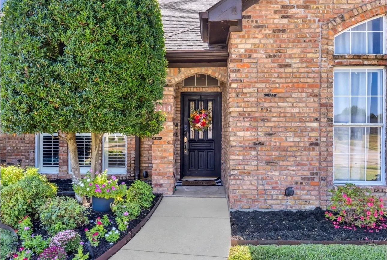 Single Family Residence For Sale in Dallas County , 3214 Suzanne Drive, Rowlett, Texas 75088, 4 Bedroom, 3 Bathroom, 2 Garage spaces, 2,449 Sqft, built in 1987, mls#21400316, Real Estate Agent in Rowlett, Homes For Sale in Dallas county, Homes For Sale in Rowlett, Realtor in Rowlett Texas, Real Estate Brokerage Independent Realty Texas, Luminita Cordes Realtor