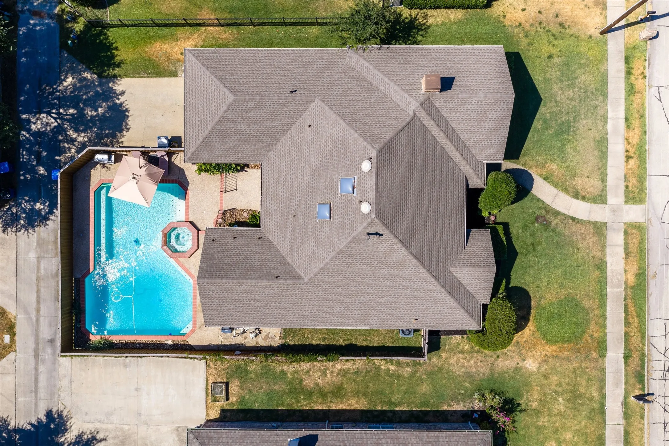 Single Family Residence For Sale in Dallas County , 3214 Suzanne Drive, Rowlett, Texas 75088, 4 Bedroom, 3 Bathroom, 2 Garage spaces, 2,449 Sqft, built in 1987, mls#21400316, Real Estate Agent in Rowlett, Homes For Sale in Dallas county, Homes For Sale in Rowlett, Realtor in Rowlett Texas, Real Estate Brokerage Independent Realty Texas, Luminita Cordes Realtor