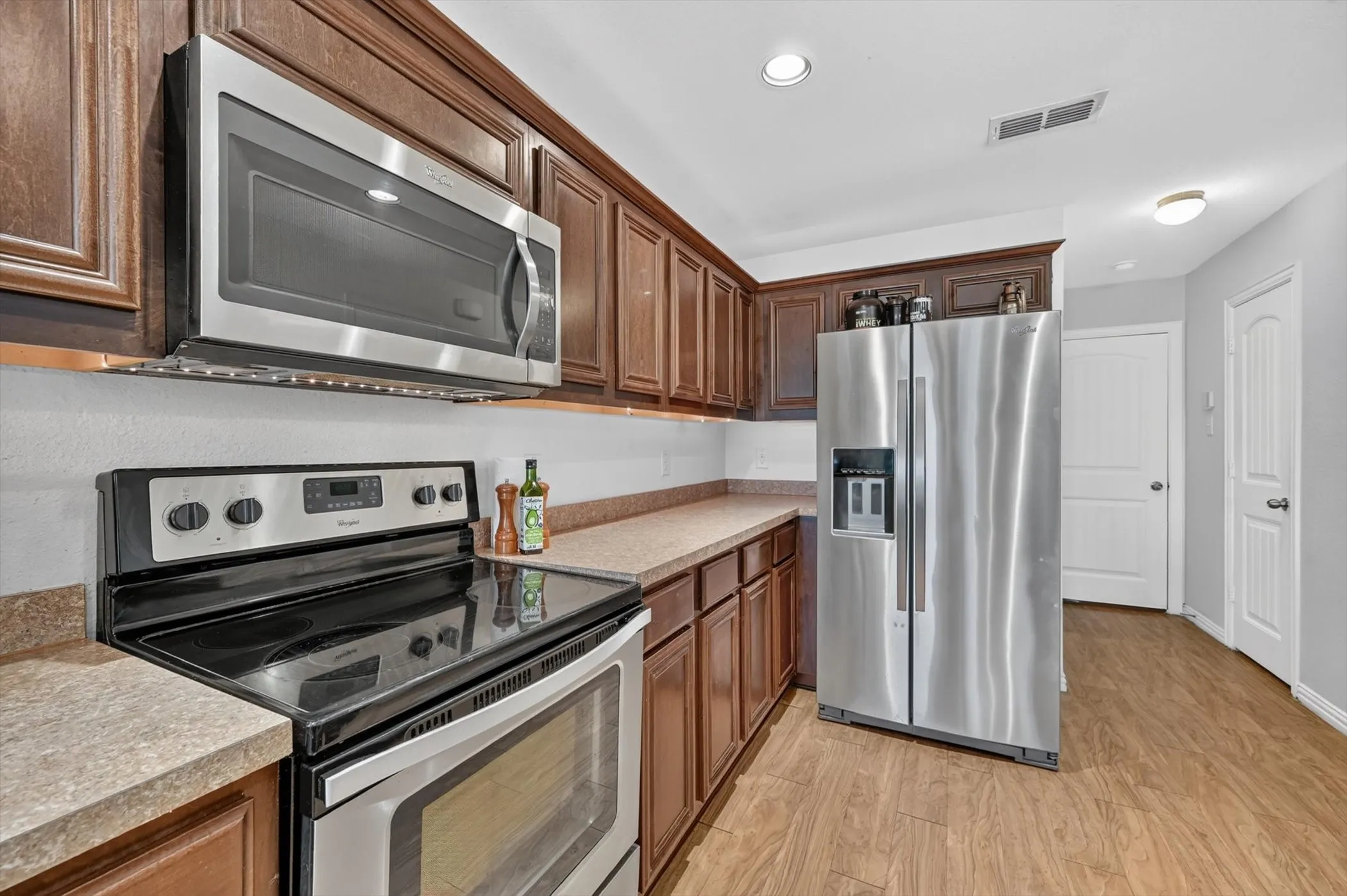 Single Family Residence For Sale in Tarrant County , 765 River Hill Lane, Fort Worth, Texas 76114, 3 Bedroom, 3 Bathroom, 2 Garage spaces, 1,724 Sqft, built in 2016, mls#21391413, Real Estate Agent in Fort Worth, Homes For Sale in Tarrant county, Homes For Sale in Fort Worth, Realtor in Fort Worth Texas, Real Estate Brokerage Independent Realty Texas, Luminita Cordes Realtor