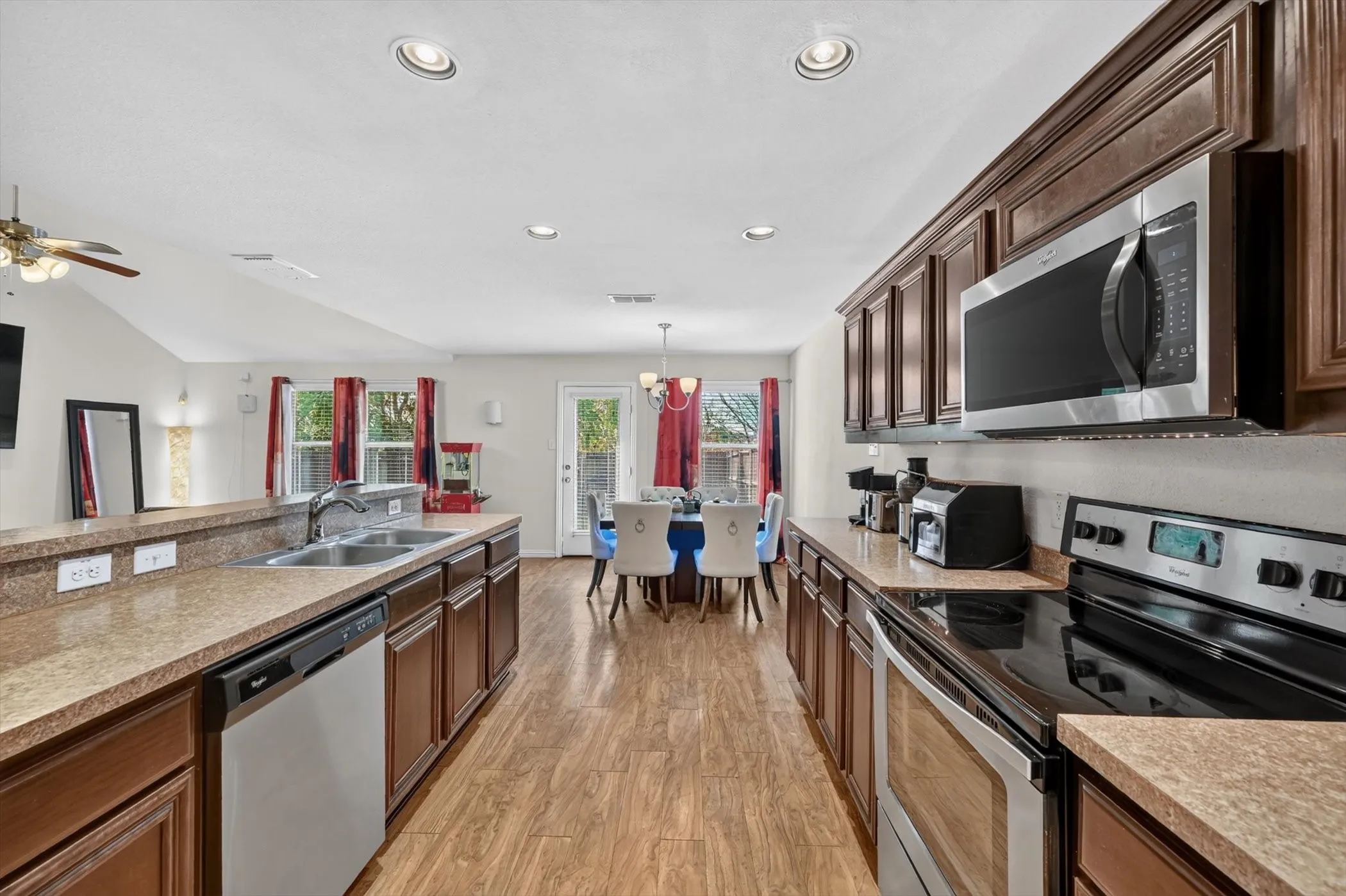 Single Family Residence For Sale in Tarrant County , 765 River Hill Lane, Fort Worth, Texas 76114, 3 Bedroom, 3 Bathroom, 2 Garage spaces, 1,724 Sqft, built in 2016, mls#21391413, Real Estate Agent in Fort Worth, Homes For Sale in Tarrant county, Homes For Sale in Fort Worth, Realtor in Fort Worth Texas, Real Estate Brokerage Independent Realty Texas, Luminita Cordes Realtor