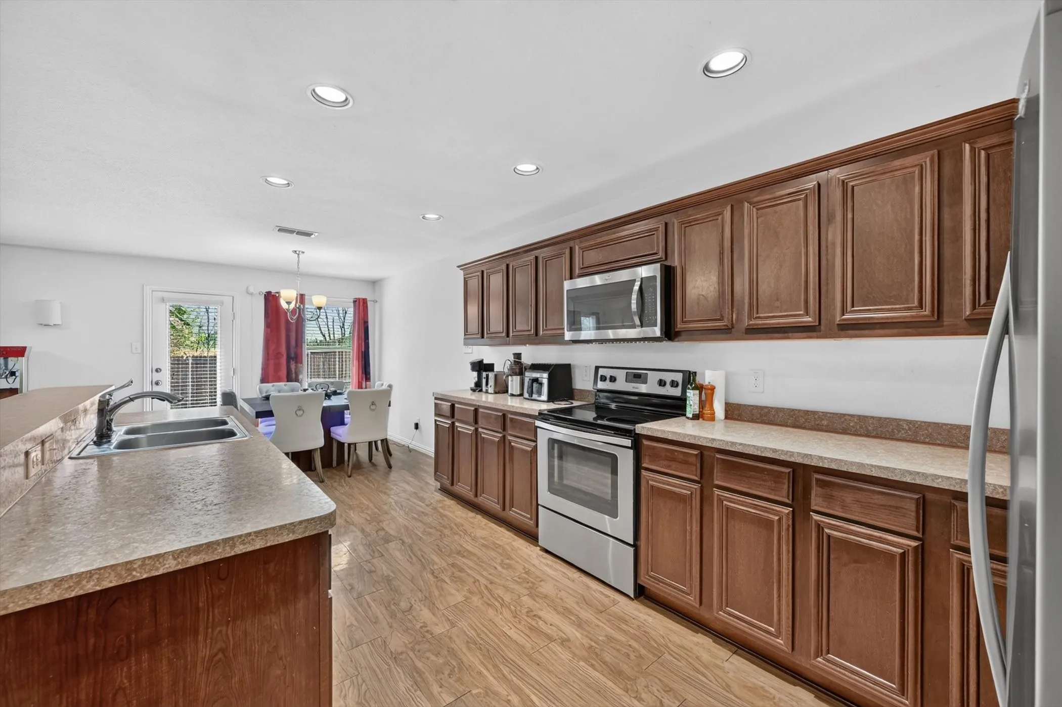 Single Family Residence For Sale in Tarrant County , 765 River Hill Lane, Fort Worth, Texas 76114, 3 Bedroom, 3 Bathroom, 2 Garage spaces, 1,724 Sqft, built in 2016, mls#21391413, Real Estate Agent in Fort Worth, Homes For Sale in Tarrant county, Homes For Sale in Fort Worth, Realtor in Fort Worth Texas, Real Estate Brokerage Independent Realty Texas, Luminita Cordes Realtor