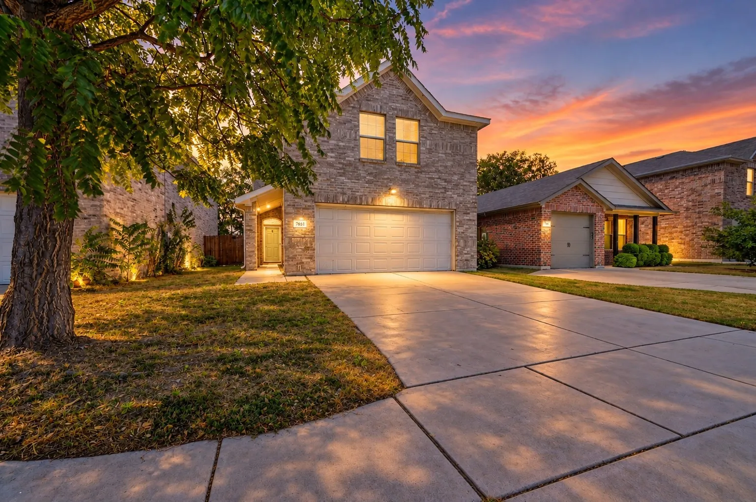 Single Family Residence For Sale in Tarrant County , 765 River Hill Lane, Fort Worth, Texas 76114, 3 Bedroom, 3 Bathroom, 2 Garage spaces, 1,724 Sqft, built in 2016, mls#21391413, Real Estate Agent in Fort Worth, Homes For Sale in Tarrant county, Homes For Sale in Fort Worth, Realtor in Fort Worth Texas, Real Estate Brokerage Independent Realty Texas, Luminita Cordes Realtor