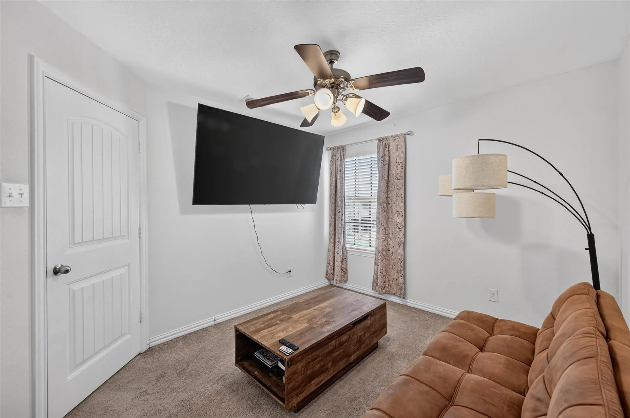 Single Family Residence For Sale in Tarrant County , 765 River Hill Lane, Fort Worth, Texas 76114, 3 Bedroom, 3 Bathroom, 2 Garage spaces, 1,724 Sqft, built in 2016, mls#21391413, Real Estate Agent in Fort Worth, Homes For Sale in Tarrant county, Homes For Sale in Fort Worth, Realtor in Fort Worth Texas, Real Estate Brokerage Independent Realty Texas, Luminita Cordes Realtor