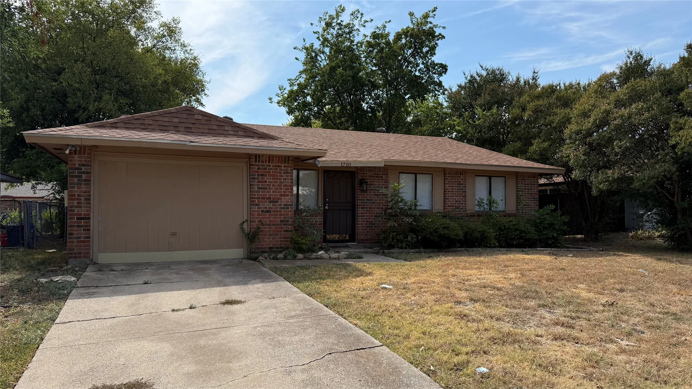 Single Family Residence For Rent in Dallas County , 1710 Meridian Way, Garland, Texas 75040, 5 Bedroom, 2 Bathroom, 1 Garage spaces, 1,537 Sqft, built in 1977, mls#21400323, Real Estate Agent in Garland, Homes For Rent in Dallas county, Homes For Rent in Garland, Realtor in Garland Texas, Real Estate Brokerage Independent Realty Texas, Luminita Cordes Realtor