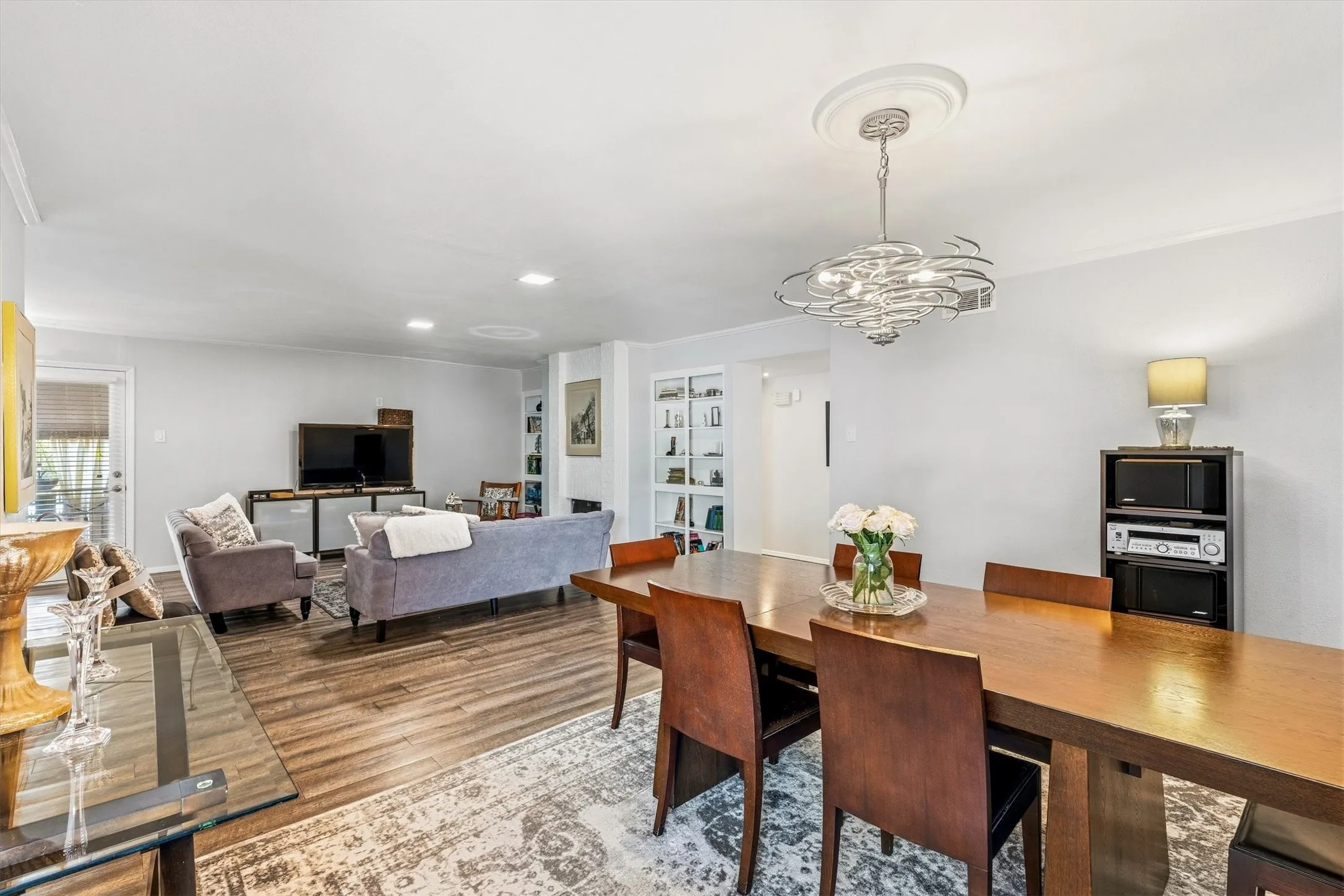 Condominium For Rent in Dallas County , 10578 High Hollows Drive 268, Dallas, Texas 75230, 2 Bedroom, 2 Bathroom, Garage spaces, 1,663 Sqft, built in 1970, mls#21400326, Real Estate Agent in Dallas, Homes For Rent in Dallas county, Homes For Rent in Dallas, Realtor in Dallas Texas, Real Estate Brokerage Independent Realty Texas, Luminita Cordes Realtor
