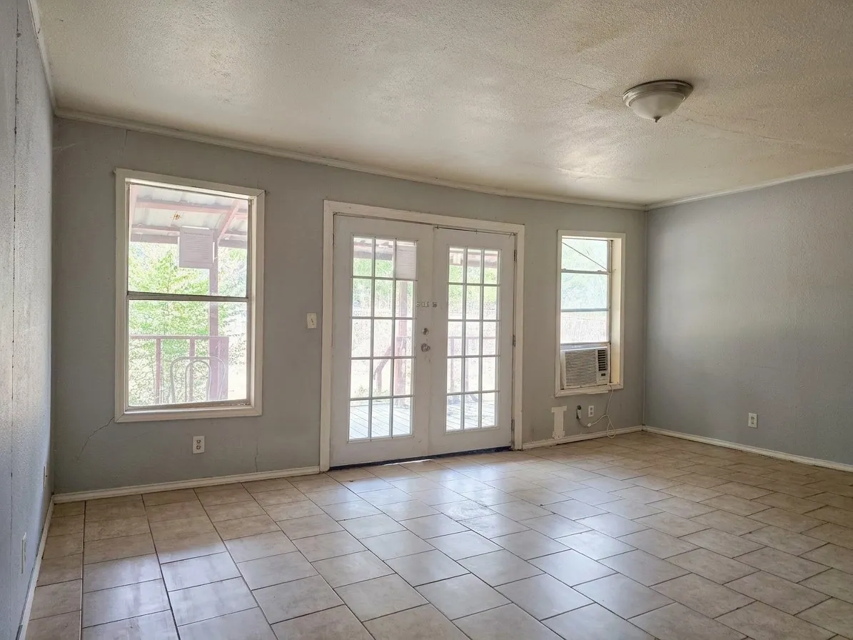 Single Family Residence For Sale in Palo Pinto County , 505 Railroad Avenue, Graford, Texas 76449, 3 Bedroom, 1 Bathroom, Garage spaces, 1,650 Sqft, built in 1983, mls#21400283, Real Estate Agent in Graford, Homes For Sale in Palo Pinto county, Homes For Sale in Graford, Realtor in Graford Texas, Real Estate Brokerage Independent Realty Texas, Luminita Cordes Realtor