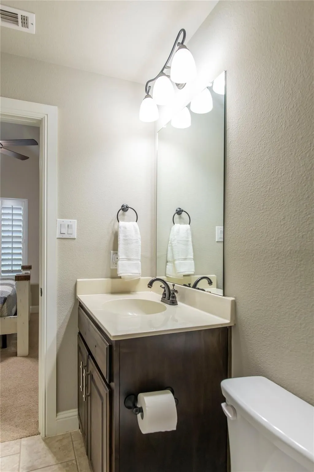 Single Family Residence For Sale in Denton County , 1408 Torrent Drive, Little Elm, Texas 75068, 3 Bedroom, 4 Bathroom, 2 Garage spaces, 3,010 Sqft, built in 2016, mls#21398183, Real Estate Agent in Little Elm, Homes For Sale in Denton county, Homes For Sale in Little Elm, Realtor in Little Elm Texas, Real Estate Brokerage Independent Realty Texas, Luminita Cordes Realtor