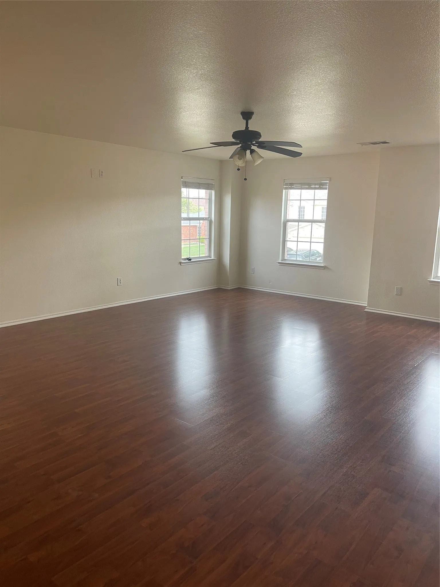 Single Family Residence For Rent in Tarrant County , 6716 Barred Owl Road, Arlington, Texas 76002, 4 Bedroom, 4 Bathroom, 2 Garage spaces, 3,270 Sqft, built in 2004, mls#21389234, Real Estate Agent in Arlington, Homes For Rent in Tarrant county, Homes For Rent in Arlington, Realtor in Arlington Texas, Real Estate Brokerage Independent Realty Texas, Luminita Cordes Realtor