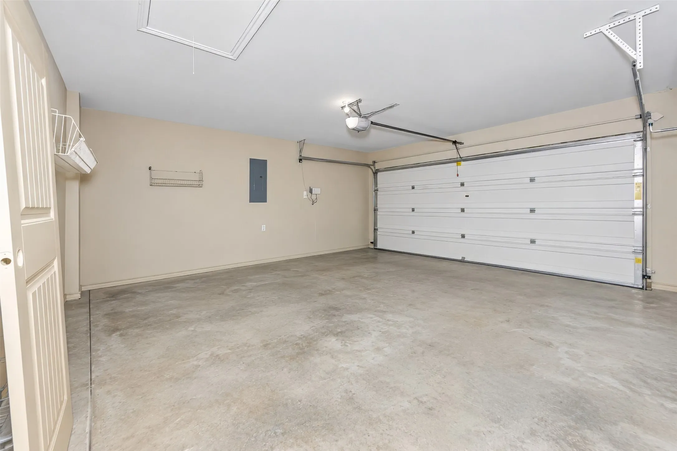 Single Family Residence For Rent in Tarrant County , 1245 Goodland Terrace, Fort Worth, Texas 76179, 4 Bedroom, 2 Bathroom, 2 Garage spaces, 2,170 Sqft, built in 2013, mls#21400361, Real Estate Agent in Fort Worth, Homes For Rent in Tarrant county, Homes For Rent in Fort Worth, Realtor in Fort Worth Texas, Real Estate Brokerage Independent Realty Texas, Luminita Cordes Realtor