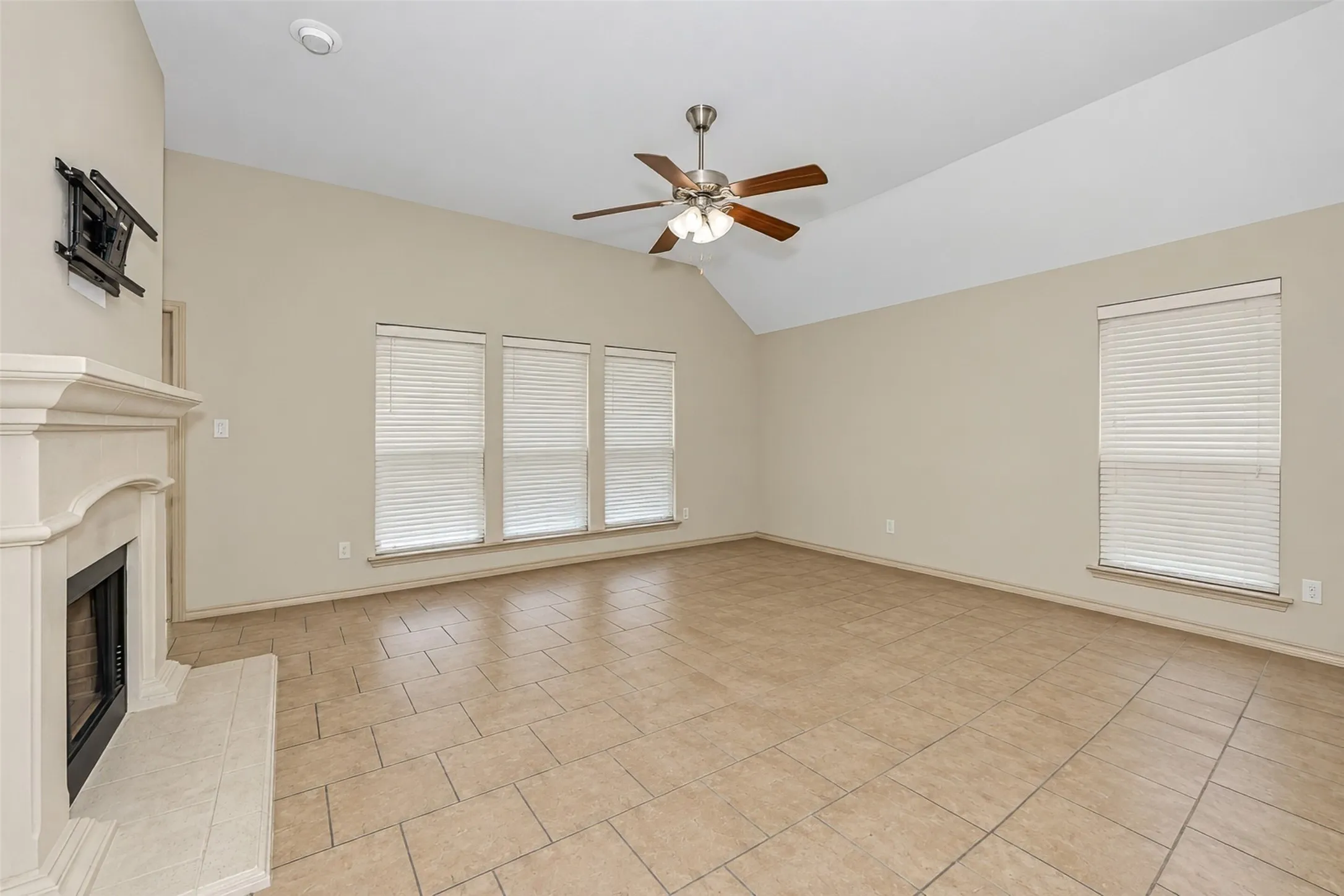 Single Family Residence For Rent in Tarrant County , 1245 Goodland Terrace, Fort Worth, Texas 76179, 4 Bedroom, 2 Bathroom, 2 Garage spaces, 2,170 Sqft, built in 2013, mls#21400361, Real Estate Agent in Fort Worth, Homes For Rent in Tarrant county, Homes For Rent in Fort Worth, Realtor in Fort Worth Texas, Real Estate Brokerage Independent Realty Texas, Luminita Cordes Realtor
