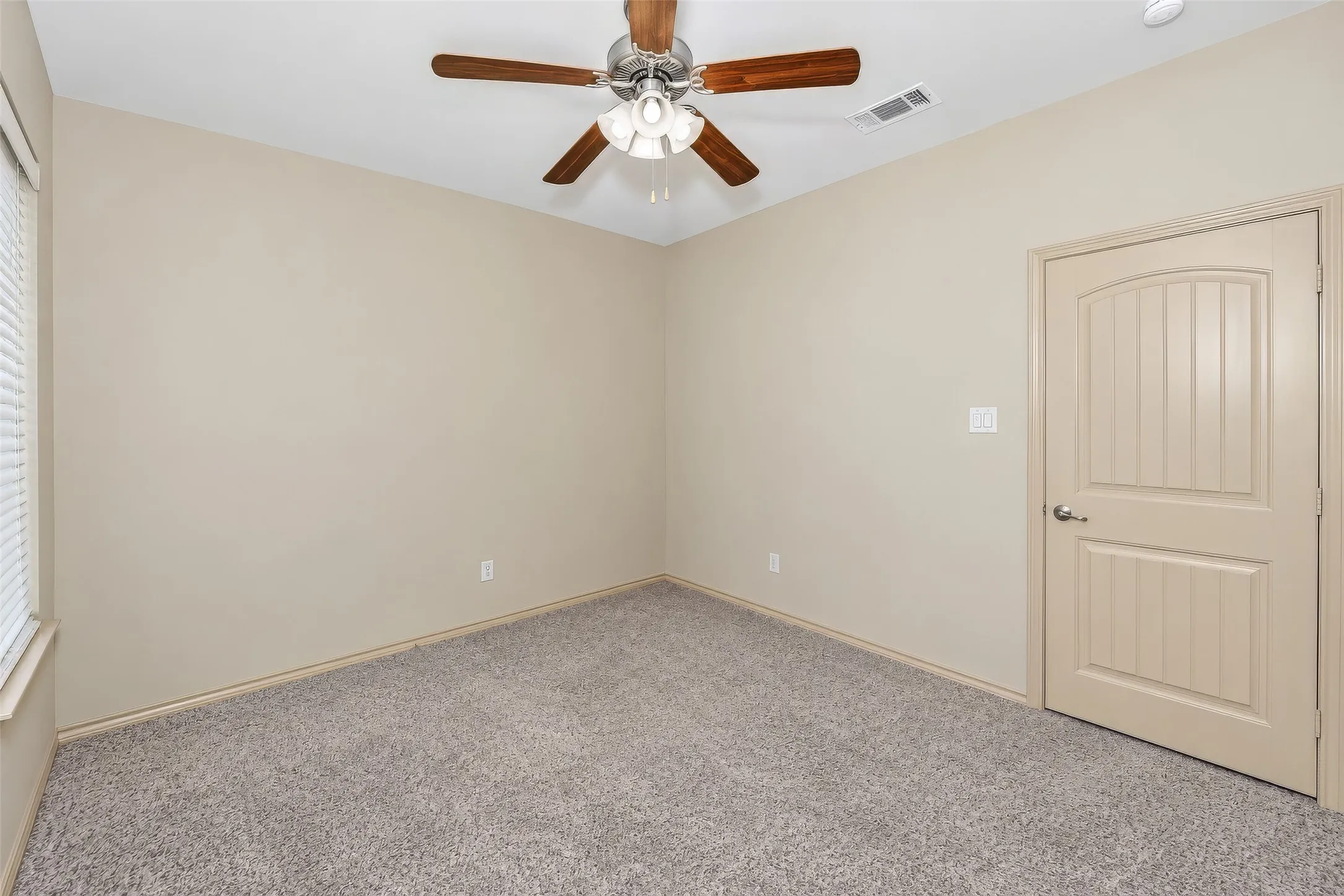 Single Family Residence For Rent in Tarrant County , 1245 Goodland Terrace, Fort Worth, Texas 76179, 4 Bedroom, 2 Bathroom, 2 Garage spaces, 2,170 Sqft, built in 2013, mls#21400361, Real Estate Agent in Fort Worth, Homes For Rent in Tarrant county, Homes For Rent in Fort Worth, Realtor in Fort Worth Texas, Real Estate Brokerage Independent Realty Texas, Luminita Cordes Realtor