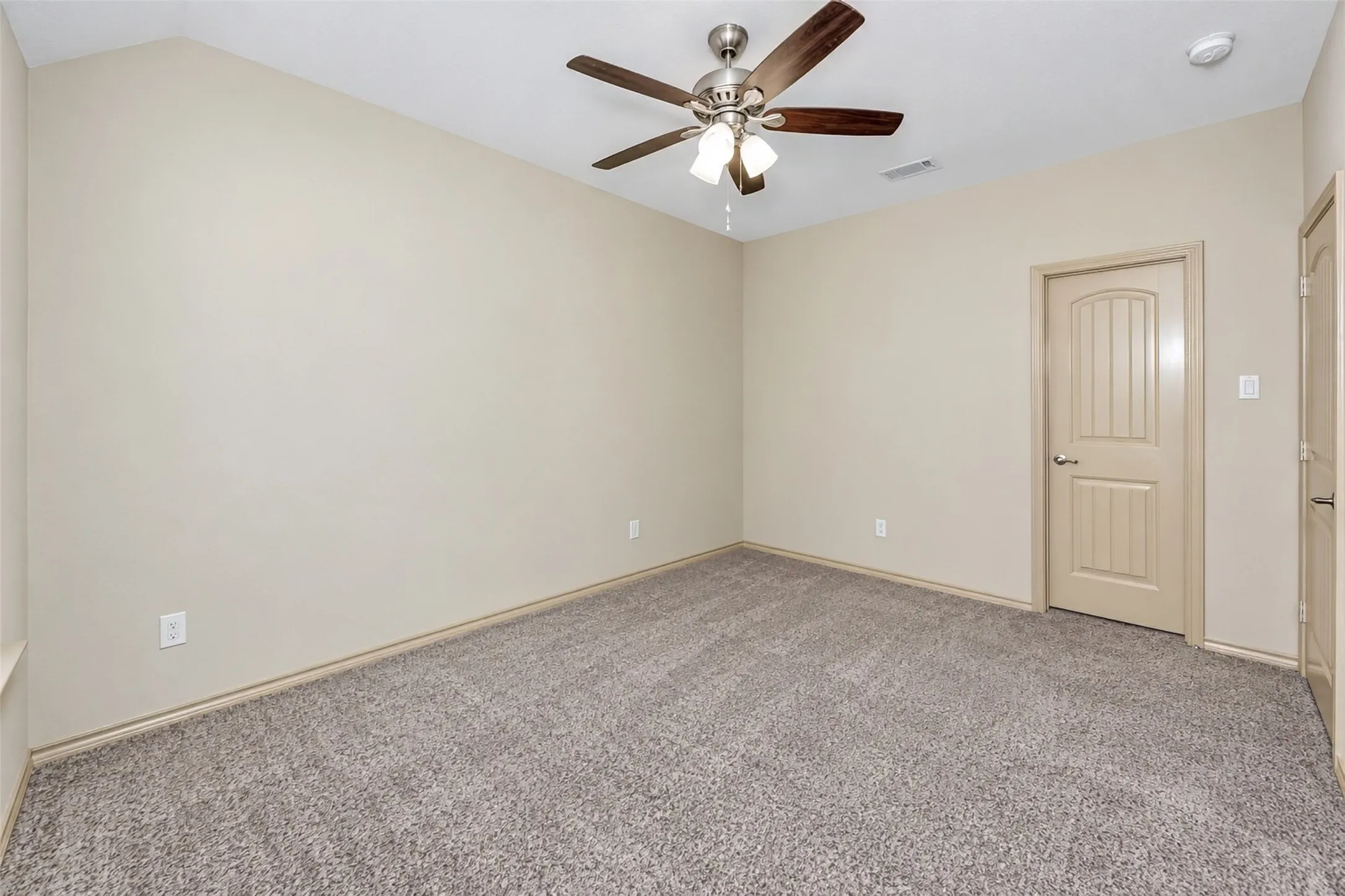 Single Family Residence For Rent in Tarrant County , 1245 Goodland Terrace, Fort Worth, Texas 76179, 4 Bedroom, 2 Bathroom, 2 Garage spaces, 2,170 Sqft, built in 2013, mls#21400361, Real Estate Agent in Fort Worth, Homes For Rent in Tarrant county, Homes For Rent in Fort Worth, Realtor in Fort Worth Texas, Real Estate Brokerage Independent Realty Texas, Luminita Cordes Realtor