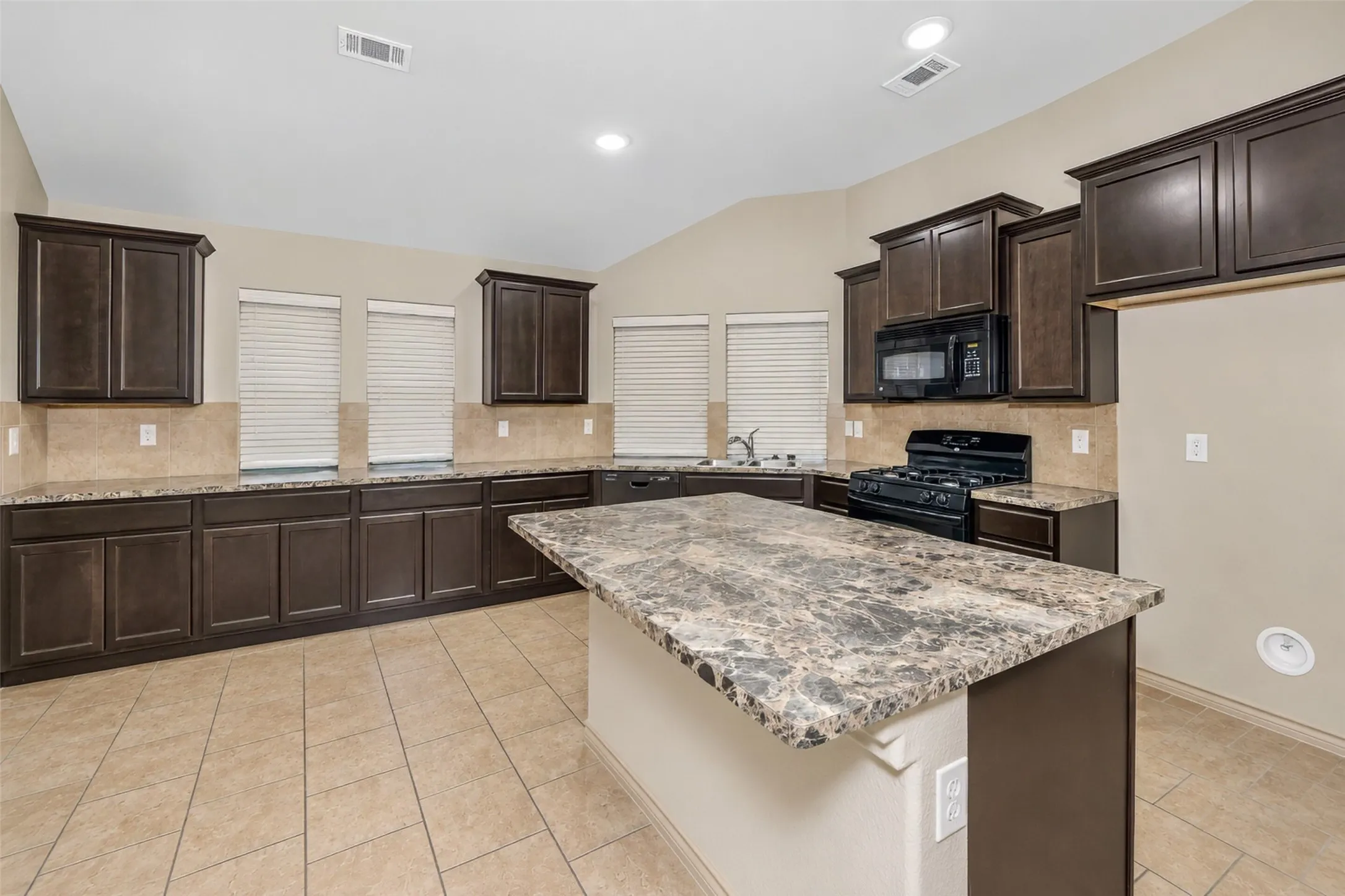 Single Family Residence For Rent in Tarrant County , 1245 Goodland Terrace, Fort Worth, Texas 76179, 4 Bedroom, 2 Bathroom, 2 Garage spaces, 2,170 Sqft, built in 2013, mls#21400361, Real Estate Agent in Fort Worth, Homes For Rent in Tarrant county, Homes For Rent in Fort Worth, Realtor in Fort Worth Texas, Real Estate Brokerage Independent Realty Texas, Luminita Cordes Realtor