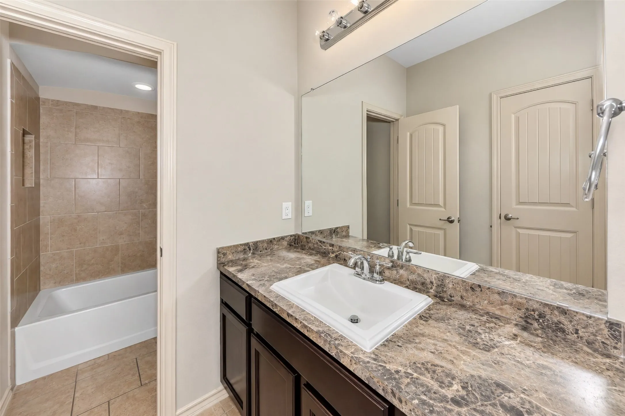 Single Family Residence For Rent in Tarrant County , 1245 Goodland Terrace, Fort Worth, Texas 76179, 4 Bedroom, 2 Bathroom, 2 Garage spaces, 2,170 Sqft, built in 2013, mls#21400361, Real Estate Agent in Fort Worth, Homes For Rent in Tarrant county, Homes For Rent in Fort Worth, Realtor in Fort Worth Texas, Real Estate Brokerage Independent Realty Texas, Luminita Cordes Realtor