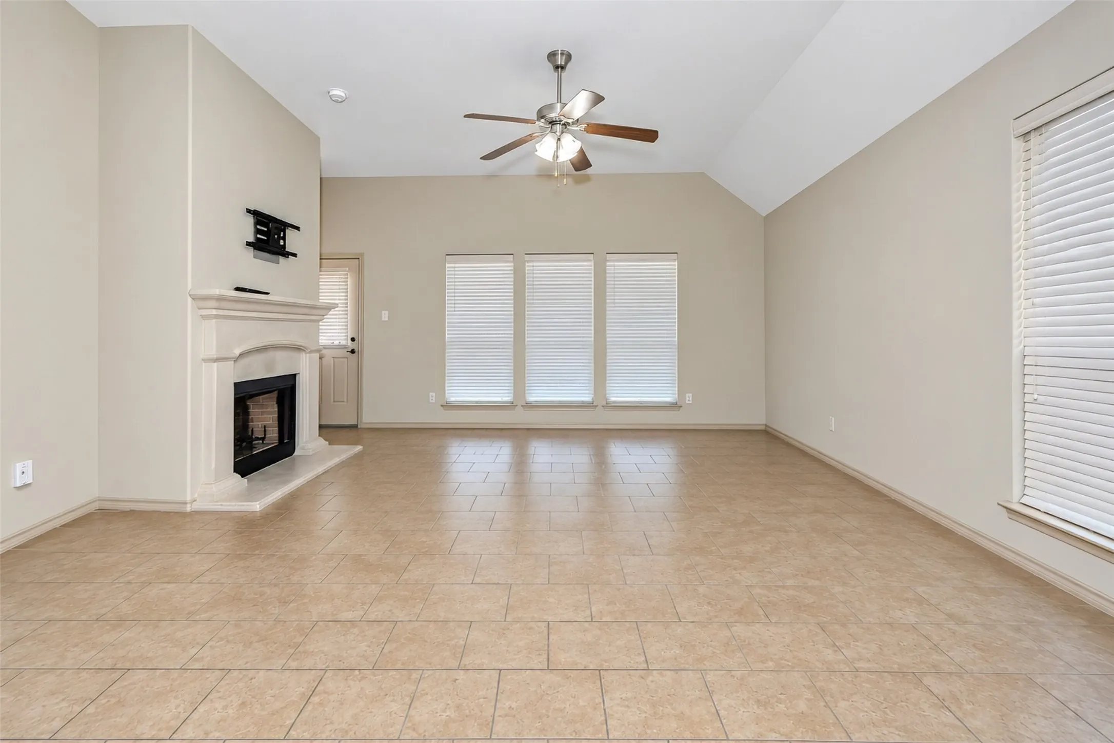 Single Family Residence For Rent in Tarrant County , 1245 Goodland Terrace, Fort Worth, Texas 76179, 4 Bedroom, 2 Bathroom, 2 Garage spaces, 2,170 Sqft, built in 2013, mls#21400361, Real Estate Agent in Fort Worth, Homes For Rent in Tarrant county, Homes For Rent in Fort Worth, Realtor in Fort Worth Texas, Real Estate Brokerage Independent Realty Texas, Luminita Cordes Realtor