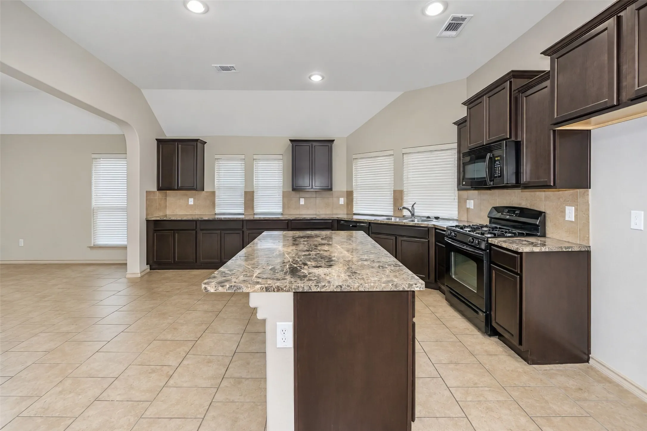 Single Family Residence For Rent in Tarrant County , 1245 Goodland Terrace, Fort Worth, Texas 76179, 4 Bedroom, 2 Bathroom, 2 Garage spaces, 2,170 Sqft, built in 2013, mls#21400361, Real Estate Agent in Fort Worth, Homes For Rent in Tarrant county, Homes For Rent in Fort Worth, Realtor in Fort Worth Texas, Real Estate Brokerage Independent Realty Texas, Luminita Cordes Realtor