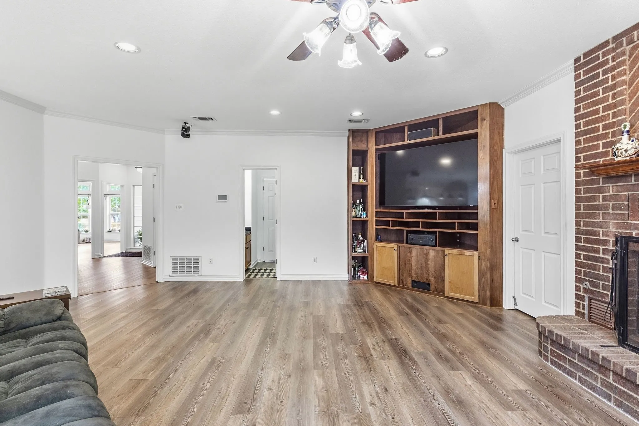 Single Family Residence For Sale in Hunt County , 399 County Road 4101, Greenville, Texas 75401, 5 Bedroom, 3 Bathroom, 3 Garage spaces, 3,232 Sqft, built in 1997, mls#21398898, Real Estate Agent in Greenville, Homes For Sale in Hunt county, Homes For Sale in Greenville, Realtor in Greenville Texas, Real Estate Brokerage Independent Realty Texas, Luminita Cordes Realtor