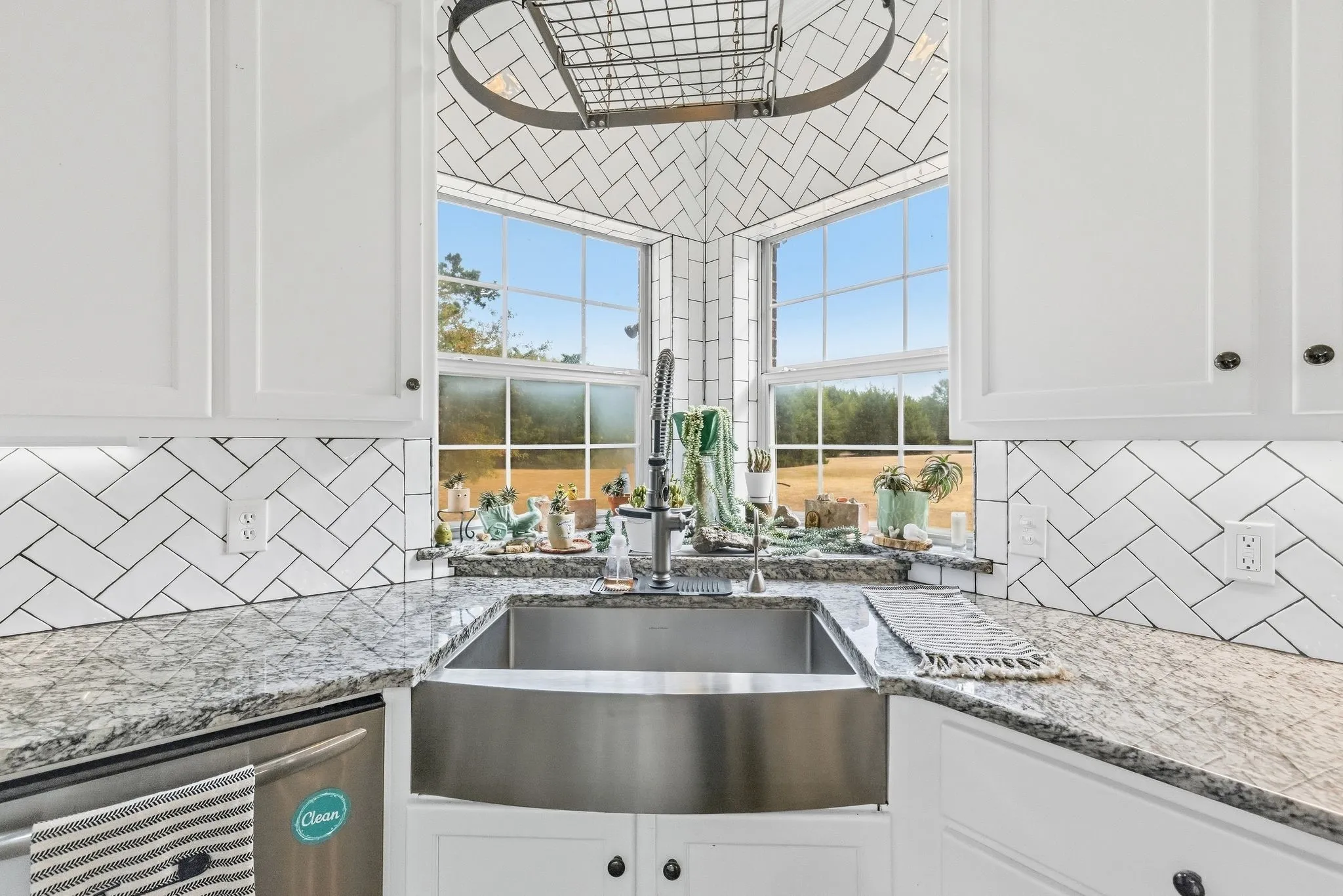 Single Family Residence For Sale in Hunt County , 399 County Road 4101, Greenville, Texas 75401, 5 Bedroom, 3 Bathroom, 3 Garage spaces, 3,232 Sqft, built in 1997, mls#21398898, Real Estate Agent in Greenville, Homes For Sale in Hunt county, Homes For Sale in Greenville, Realtor in Greenville Texas, Real Estate Brokerage Independent Realty Texas, Luminita Cordes Realtor