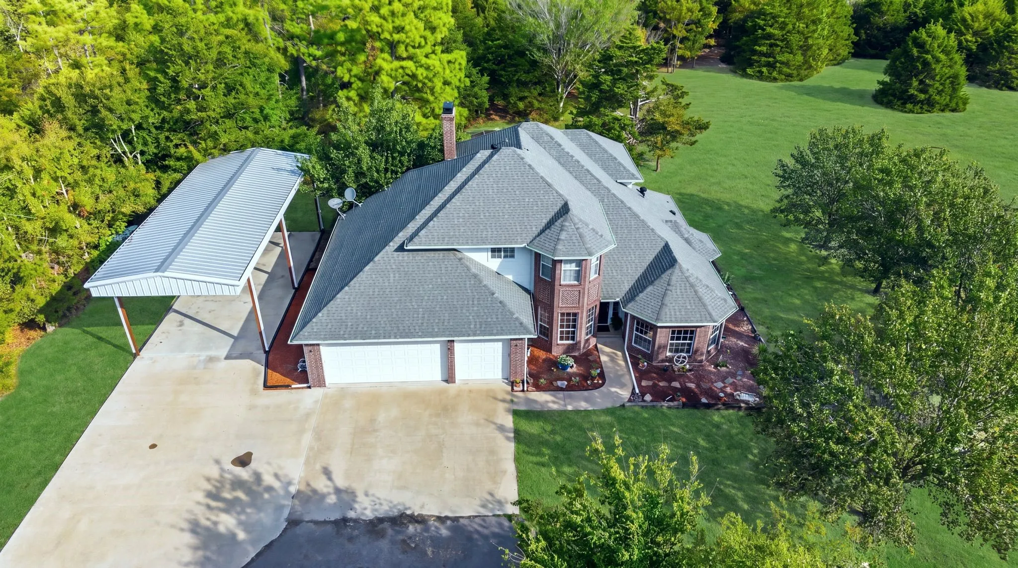 Single Family Residence For Sale in Hunt County , 399 County Road 4101, Greenville, Texas 75401, 5 Bedroom, 3 Bathroom, 3 Garage spaces, 3,232 Sqft, built in 1997, mls#21398898, Real Estate Agent in Greenville, Homes For Sale in Hunt county, Homes For Sale in Greenville, Realtor in Greenville Texas, Real Estate Brokerage Independent Realty Texas, Luminita Cordes Realtor