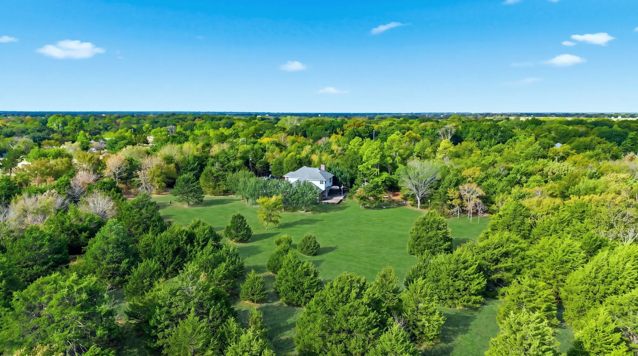Single Family Residence For Sale in Hunt County , 399 County Road 4101, Greenville, Texas 75401, 5 Bedroom, 3 Bathroom, 3 Garage spaces, 3,232 Sqft, built in 1997, mls#21398898, Real Estate Agent in Greenville, Homes For Sale in Hunt county, Homes For Sale in Greenville, Realtor in Greenville Texas, Real Estate Brokerage Independent Realty Texas, Luminita Cordes Realtor
