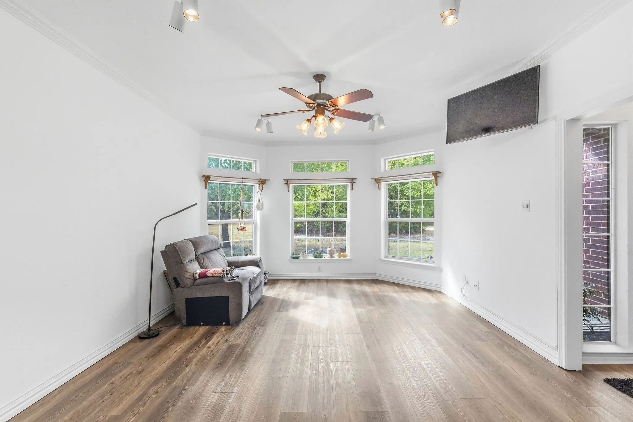Single Family Residence For Sale in Hunt County , 399 County Road 4101, Greenville, Texas 75401, 5 Bedroom, 3 Bathroom, 3 Garage spaces, 3,232 Sqft, built in 1997, mls#21398898, Real Estate Agent in Greenville, Homes For Sale in Hunt county, Homes For Sale in Greenville, Realtor in Greenville Texas, Real Estate Brokerage Independent Realty Texas, Luminita Cordes Realtor