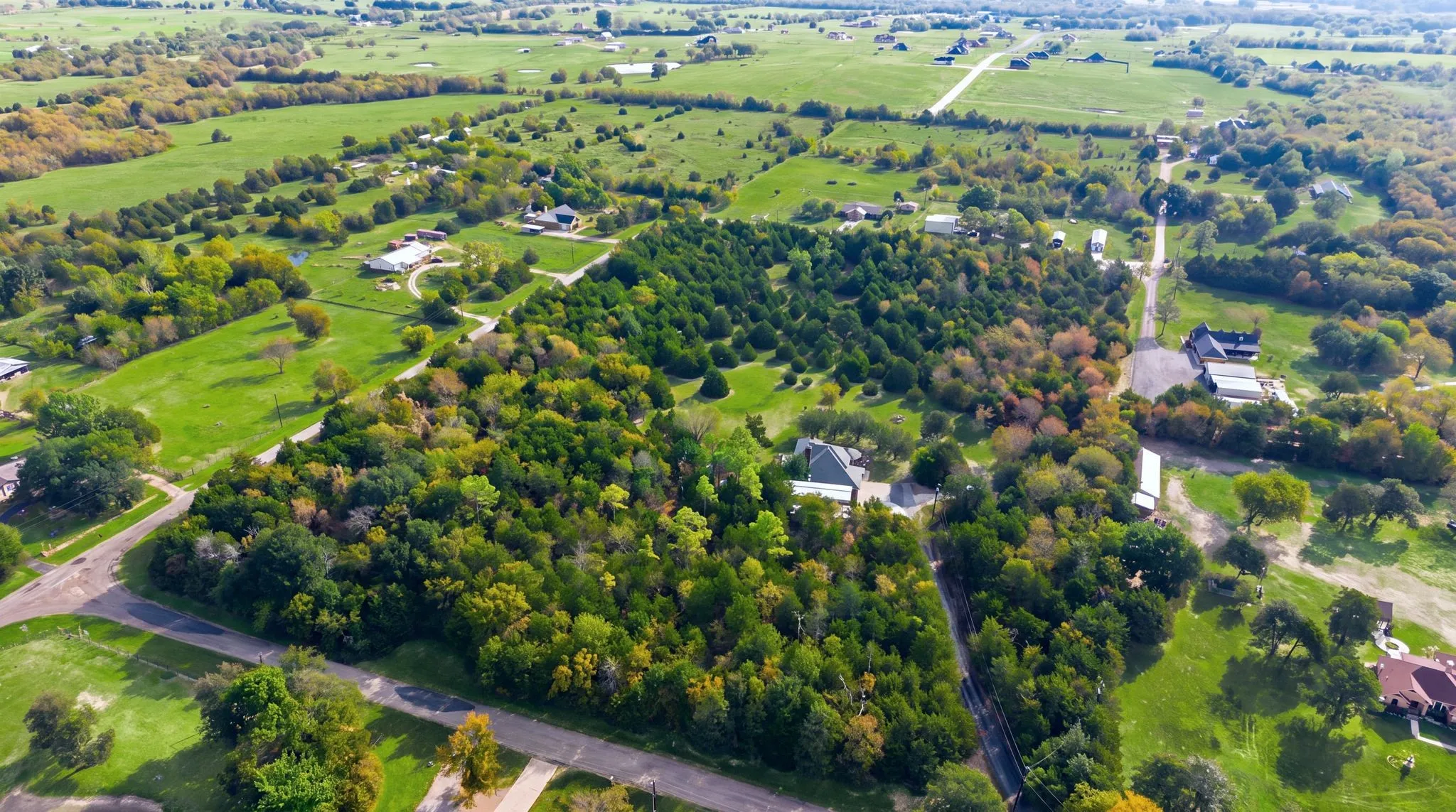 Single Family Residence For Sale in Hunt County , 399 County Road 4101, Greenville, Texas 75401, 5 Bedroom, 3 Bathroom, 3 Garage spaces, 3,232 Sqft, built in 1997, mls#21398898, Real Estate Agent in Greenville, Homes For Sale in Hunt county, Homes For Sale in Greenville, Realtor in Greenville Texas, Real Estate Brokerage Independent Realty Texas, Luminita Cordes Realtor