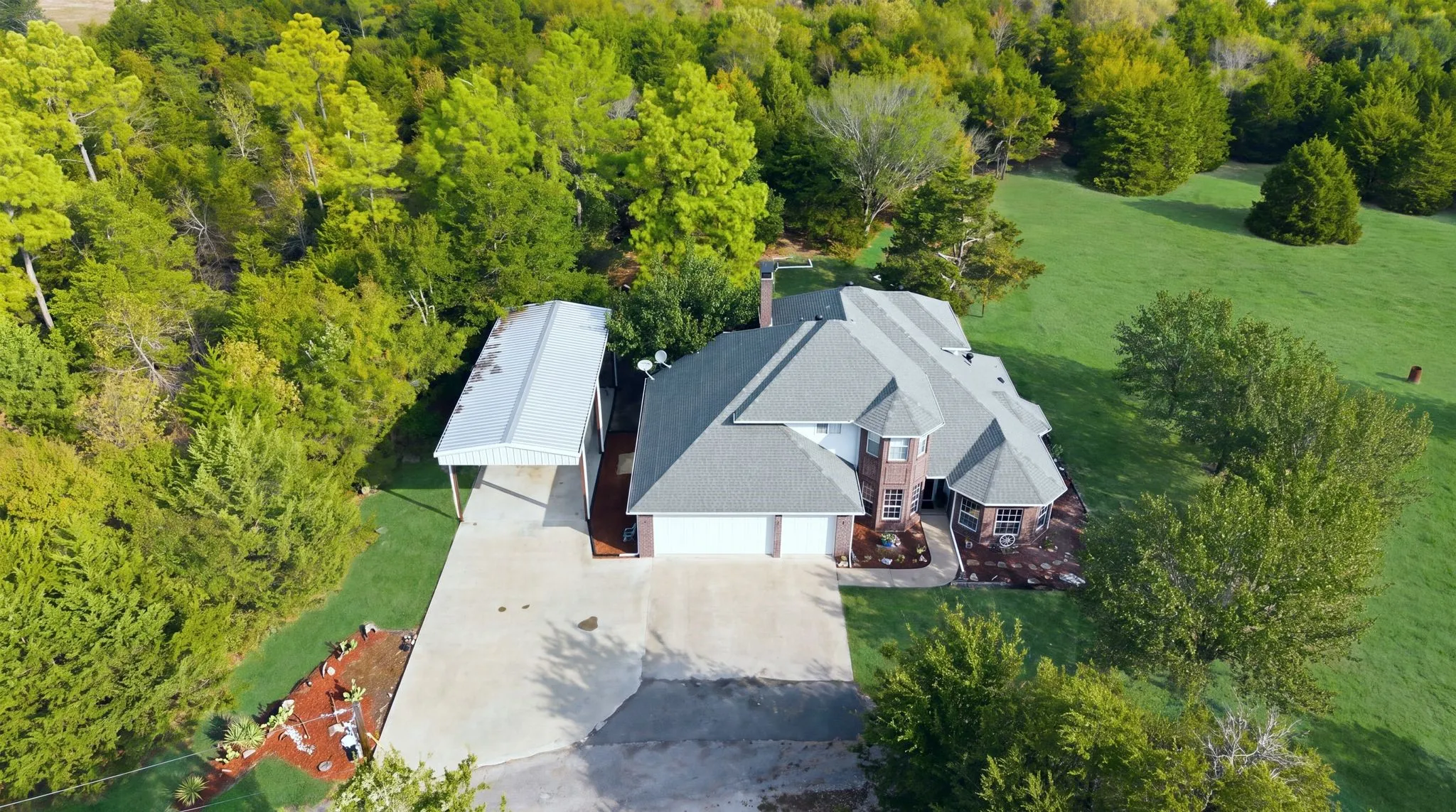 Single Family Residence For Sale in Hunt County , 399 County Road 4101, Greenville, Texas 75401, 5 Bedroom, 3 Bathroom, 3 Garage spaces, 3,232 Sqft, built in 1997, mls#21398898, Real Estate Agent in Greenville, Homes For Sale in Hunt county, Homes For Sale in Greenville, Realtor in Greenville Texas, Real Estate Brokerage Independent Realty Texas, Luminita Cordes Realtor