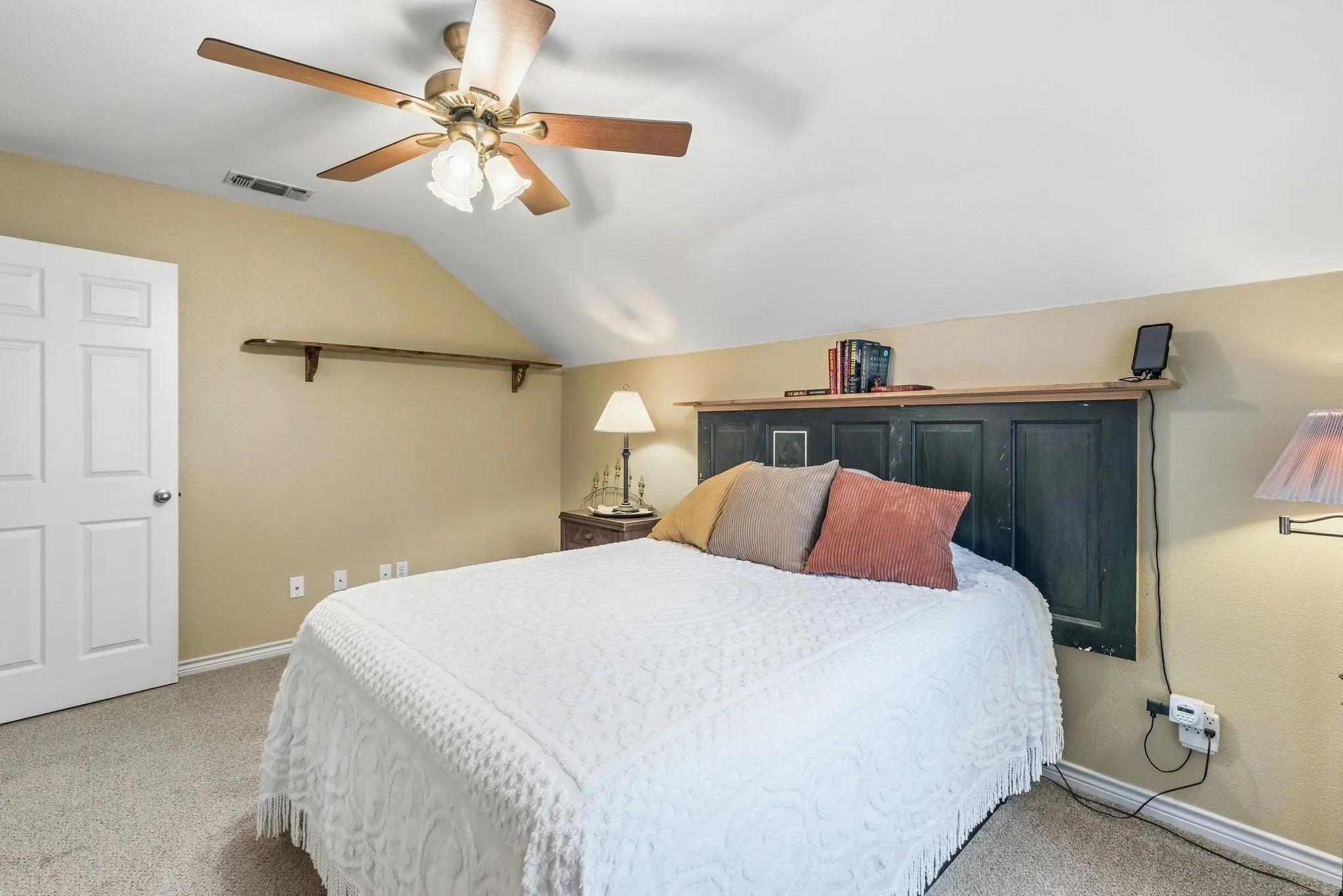 Single Family Residence For Sale in Hunt County , 399 County Road 4101, Greenville, Texas 75401, 5 Bedroom, 3 Bathroom, 3 Garage spaces, 3,232 Sqft, built in 1997, mls#21398898, Real Estate Agent in Greenville, Homes For Sale in Hunt county, Homes For Sale in Greenville, Realtor in Greenville Texas, Real Estate Brokerage Independent Realty Texas, Luminita Cordes Realtor