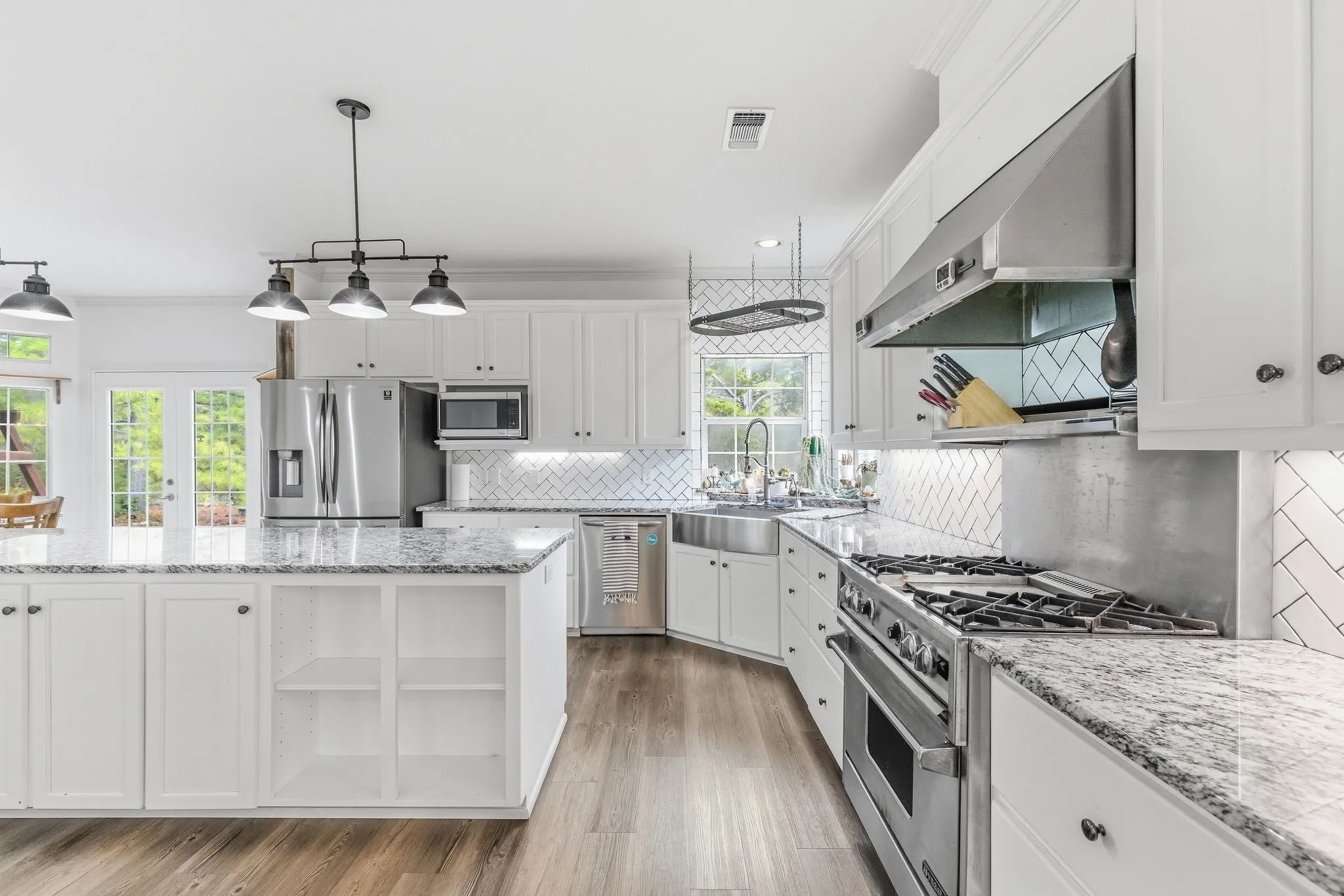 Single Family Residence For Sale in Hunt County , 399 County Road 4101, Greenville, Texas 75401, 5 Bedroom, 3 Bathroom, 3 Garage spaces, 3,232 Sqft, built in 1997, mls#21398898, Real Estate Agent in Greenville, Homes For Sale in Hunt county, Homes For Sale in Greenville, Realtor in Greenville Texas, Real Estate Brokerage Independent Realty Texas, Luminita Cordes Realtor