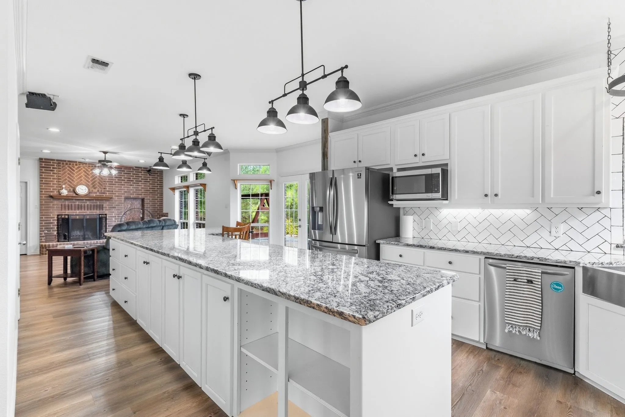Single Family Residence For Sale in Hunt County , 399 County Road 4101, Greenville, Texas 75401, 5 Bedroom, 3 Bathroom, 3 Garage spaces, 3,232 Sqft, built in 1997, mls#21398898, Real Estate Agent in Greenville, Homes For Sale in Hunt county, Homes For Sale in Greenville, Realtor in Greenville Texas, Real Estate Brokerage Independent Realty Texas, Luminita Cordes Realtor