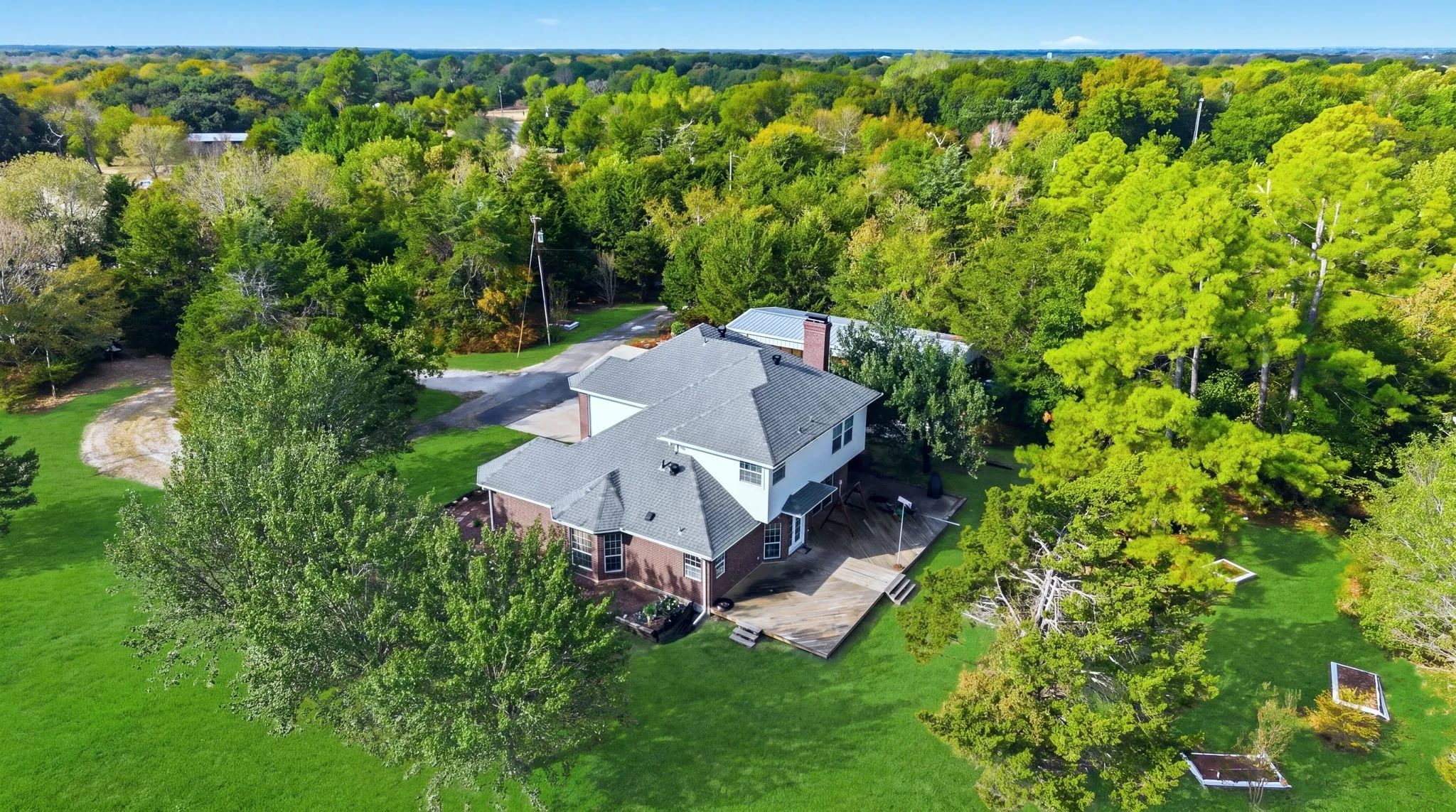 Single Family Residence For Sale in Hunt County , 399 County Road 4101, Greenville, Texas 75401, 5 Bedroom, 3 Bathroom, 3 Garage spaces, 3,232 Sqft, built in 1997, mls#21398898, Real Estate Agent in Greenville, Homes For Sale in Hunt county, Homes For Sale in Greenville, Realtor in Greenville Texas, Real Estate Brokerage Independent Realty Texas, Luminita Cordes Realtor