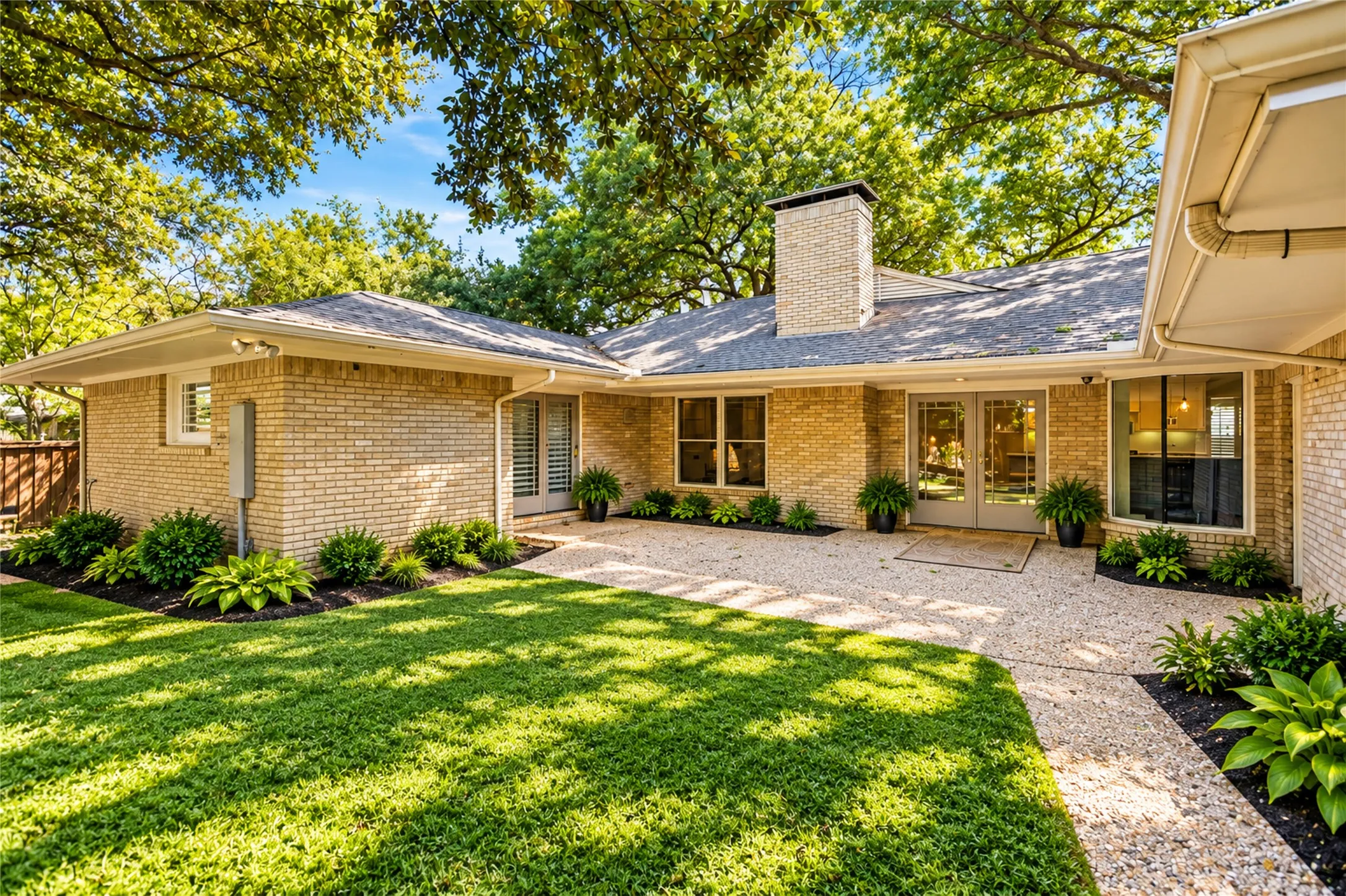 Single Family Residence For Sale in Dallas County , 7107 Stefani Drive, Dallas, Texas 75225, 4 Bedroom, 4 Bathroom, 2 Garage spaces, 2,876 Sqft, built in 1968, mls#21393018, Real Estate Agent in Dallas, Homes For Sale in Dallas county, Homes For Sale in Dallas, Realtor in Dallas Texas, Real Estate Brokerage Independent Realty Texas, Luminita Cordes Realtor
