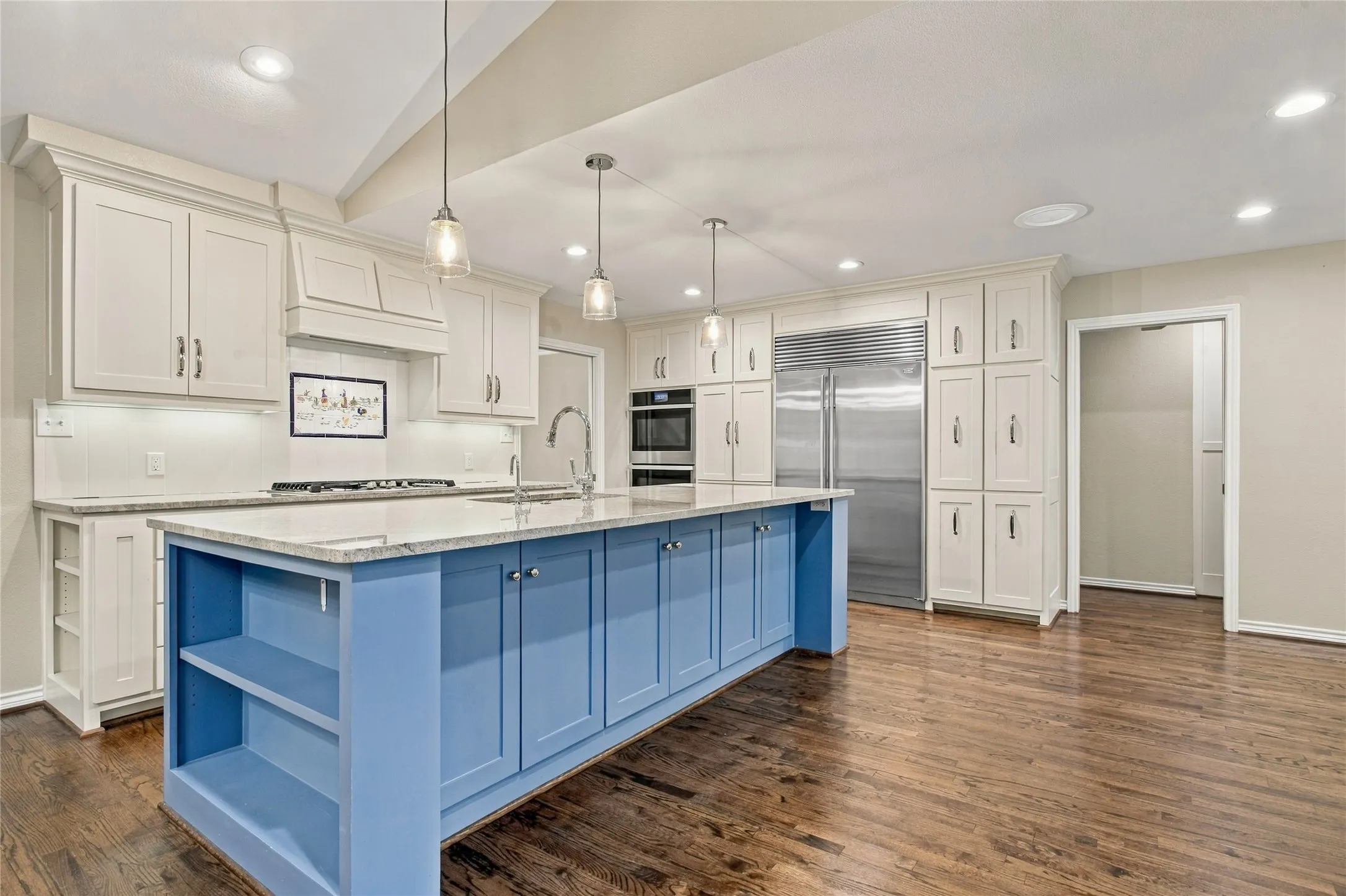 Single Family Residence For Sale in Dallas County , 7107 Stefani Drive, Dallas, Texas 75225, 4 Bedroom, 4 Bathroom, 2 Garage spaces, 2,876 Sqft, built in 1968, mls#21393018, Real Estate Agent in Dallas, Homes For Sale in Dallas county, Homes For Sale in Dallas, Realtor in Dallas Texas, Real Estate Brokerage Independent Realty Texas, Luminita Cordes Realtor