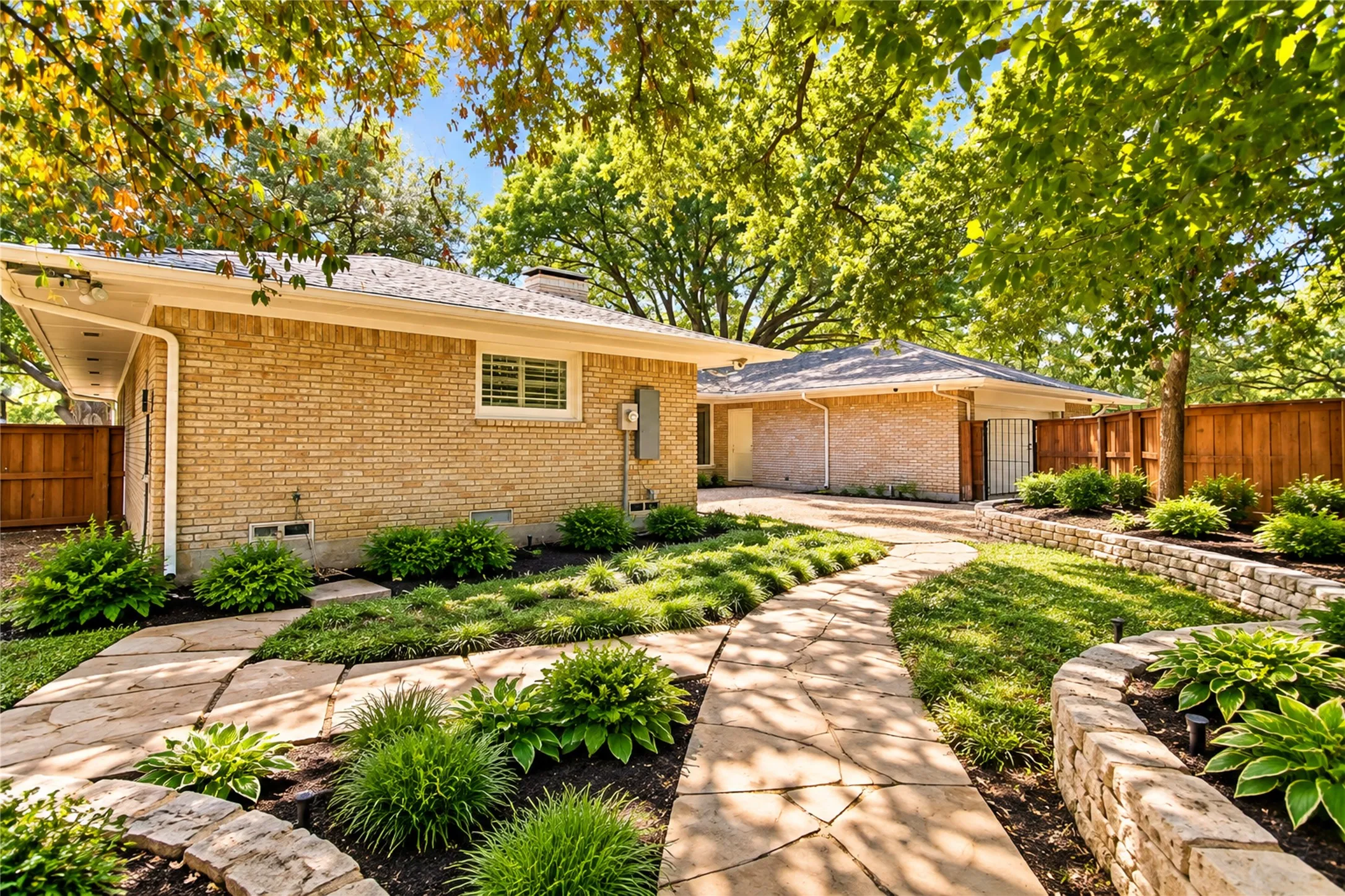 Single Family Residence For Sale in Dallas County , 7107 Stefani Drive, Dallas, Texas 75225, 4 Bedroom, 4 Bathroom, 2 Garage spaces, 2,876 Sqft, built in 1968, mls#21393018, Real Estate Agent in Dallas, Homes For Sale in Dallas county, Homes For Sale in Dallas, Realtor in Dallas Texas, Real Estate Brokerage Independent Realty Texas, Luminita Cordes Realtor