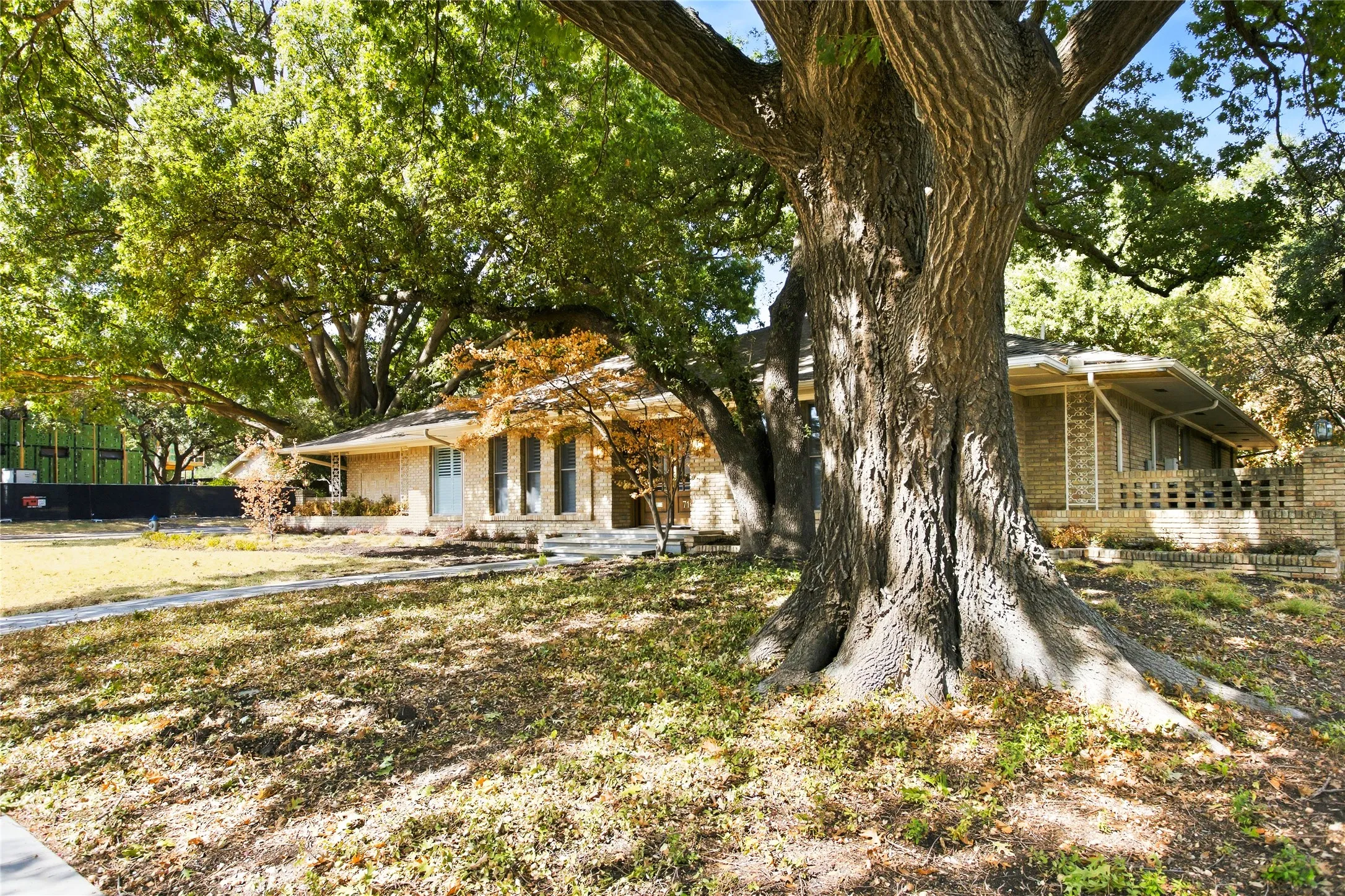 Single Family Residence For Sale in Dallas County , 7107 Stefani Drive, Dallas, Texas 75225, 4 Bedroom, 4 Bathroom, 2 Garage spaces, 2,876 Sqft, built in 1968, mls#21393018, Real Estate Agent in Dallas, Homes For Sale in Dallas county, Homes For Sale in Dallas, Realtor in Dallas Texas, Real Estate Brokerage Independent Realty Texas, Luminita Cordes Realtor