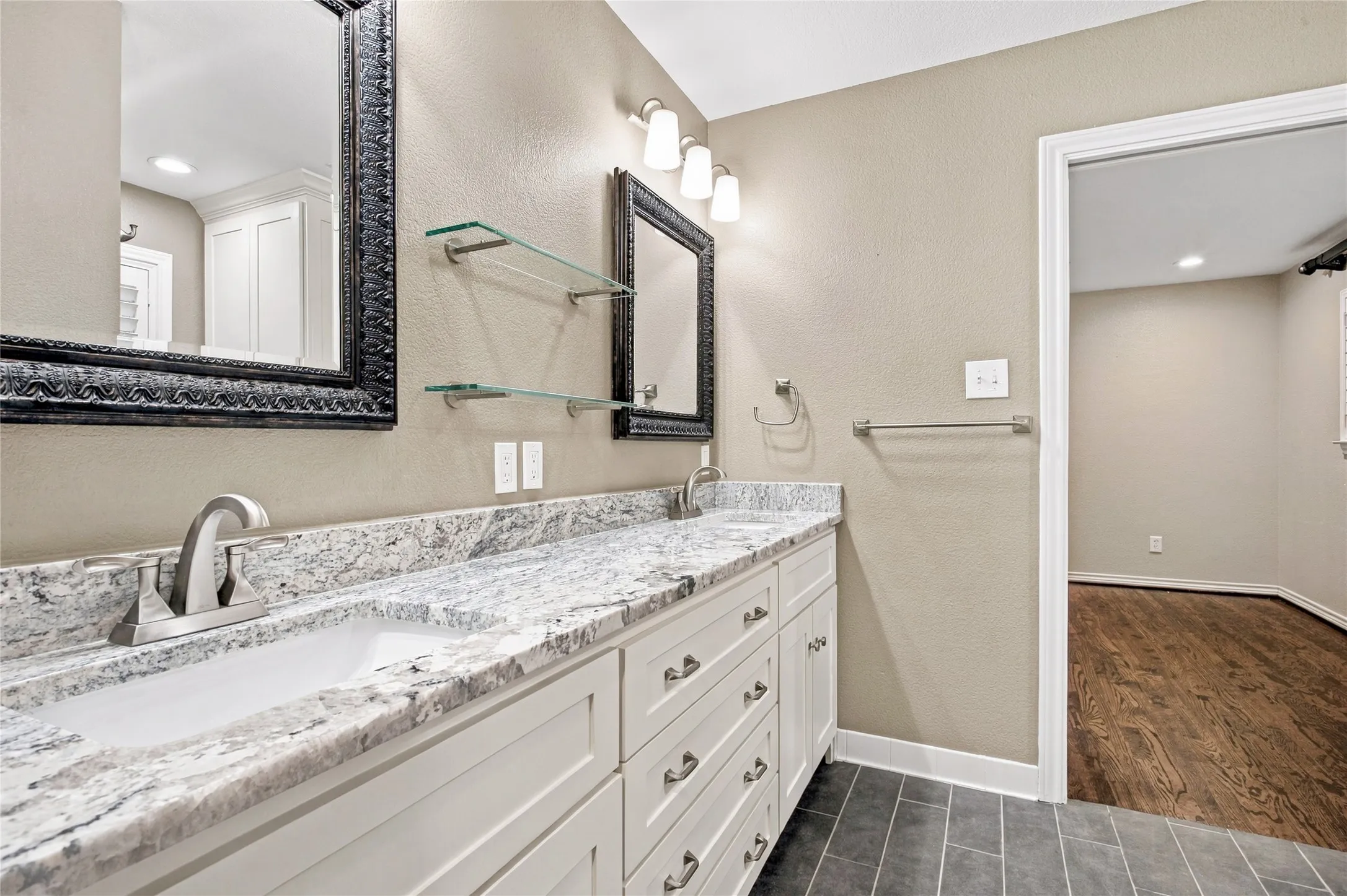 Single Family Residence For Sale in Dallas County , 7107 Stefani Drive, Dallas, Texas 75225, 4 Bedroom, 4 Bathroom, 2 Garage spaces, 2,876 Sqft, built in 1968, mls#21393018, Real Estate Agent in Dallas, Homes For Sale in Dallas county, Homes For Sale in Dallas, Realtor in Dallas Texas, Real Estate Brokerage Independent Realty Texas, Luminita Cordes Realtor