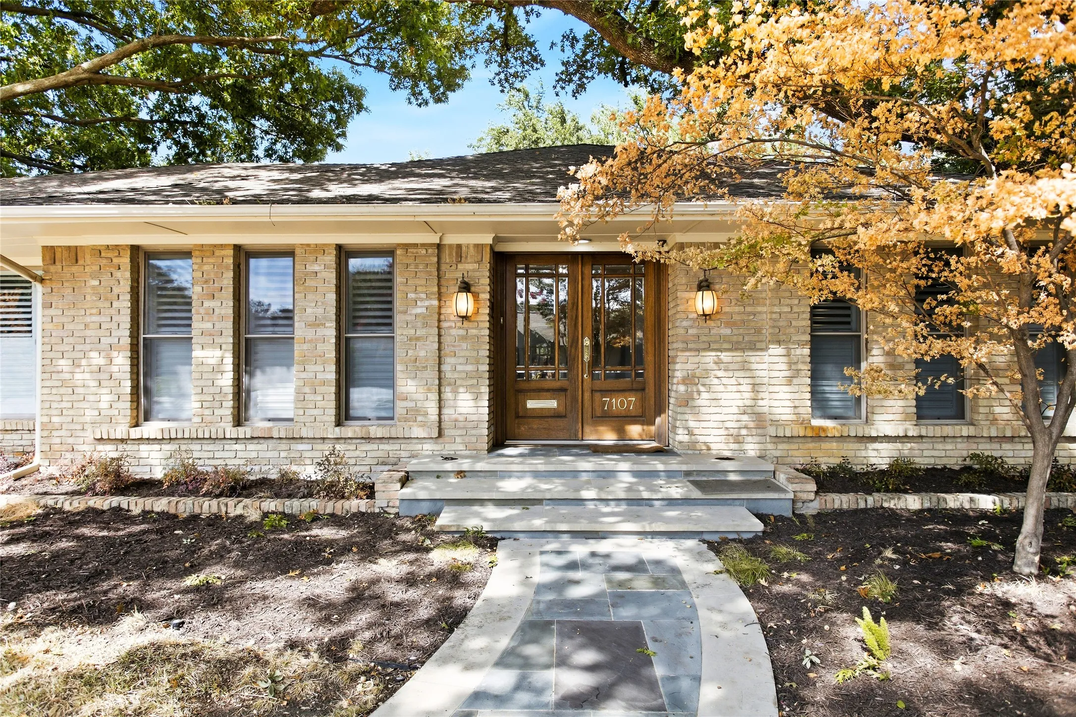 Single Family Residence For Sale in Dallas County , 7107 Stefani Drive, Dallas, Texas 75225, 4 Bedroom, 4 Bathroom, 2 Garage spaces, 2,876 Sqft, built in 1968, mls#21393018, Real Estate Agent in Dallas, Homes For Sale in Dallas county, Homes For Sale in Dallas, Realtor in Dallas Texas, Real Estate Brokerage Independent Realty Texas, Luminita Cordes Realtor