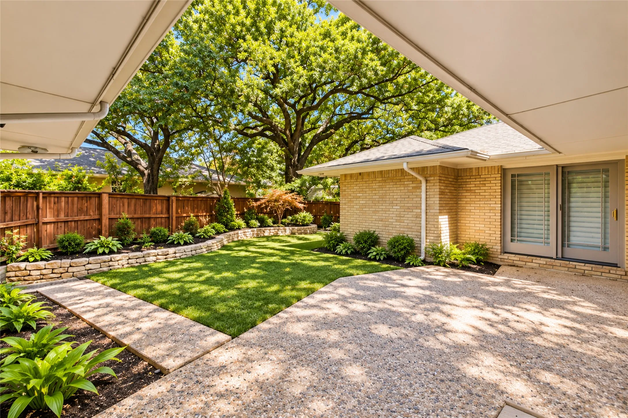 Single Family Residence For Sale in Dallas County , 7107 Stefani Drive, Dallas, Texas 75225, 4 Bedroom, 4 Bathroom, 2 Garage spaces, 2,876 Sqft, built in 1968, mls#21393018, Real Estate Agent in Dallas, Homes For Sale in Dallas county, Homes For Sale in Dallas, Realtor in Dallas Texas, Real Estate Brokerage Independent Realty Texas, Luminita Cordes Realtor