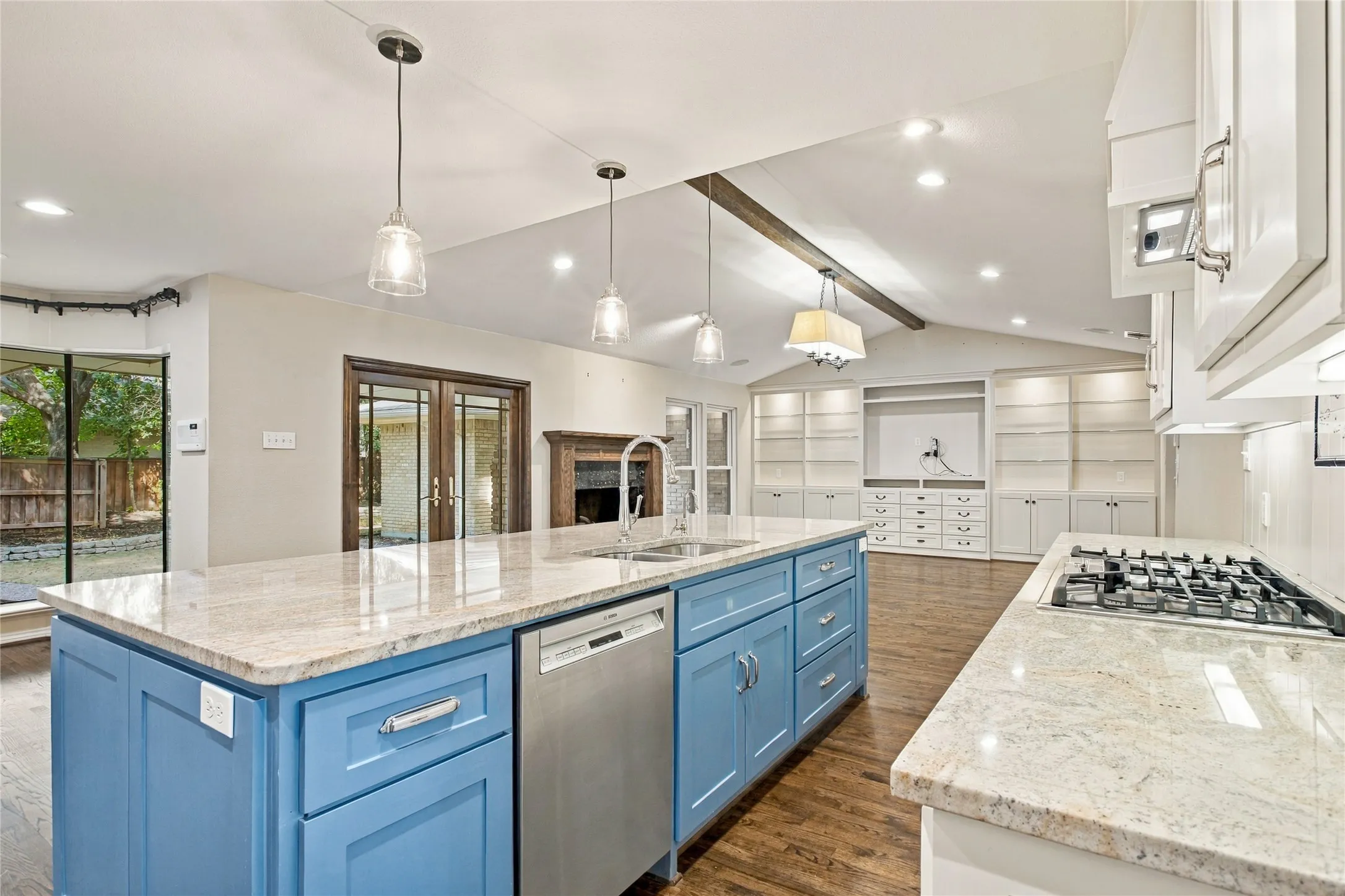 Single Family Residence For Sale in Dallas County , 7107 Stefani Drive, Dallas, Texas 75225, 4 Bedroom, 4 Bathroom, 2 Garage spaces, 2,876 Sqft, built in 1968, mls#21393018, Real Estate Agent in Dallas, Homes For Sale in Dallas county, Homes For Sale in Dallas, Realtor in Dallas Texas, Real Estate Brokerage Independent Realty Texas, Luminita Cordes Realtor