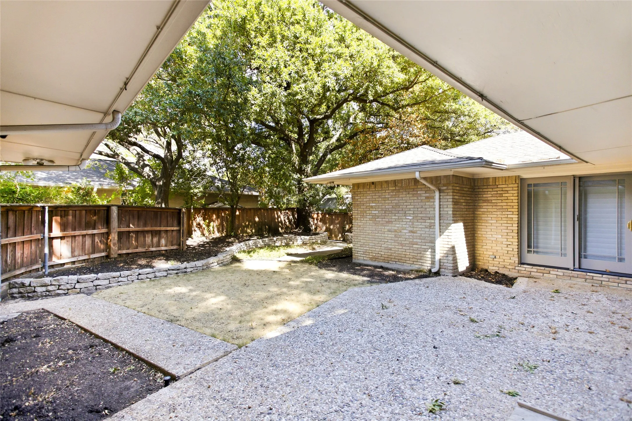 Single Family Residence For Sale in Dallas County , 7107 Stefani Drive, Dallas, Texas 75225, 4 Bedroom, 4 Bathroom, 2 Garage spaces, 2,876 Sqft, built in 1968, mls#21393018, Real Estate Agent in Dallas, Homes For Sale in Dallas county, Homes For Sale in Dallas, Realtor in Dallas Texas, Real Estate Brokerage Independent Realty Texas, Luminita Cordes Realtor