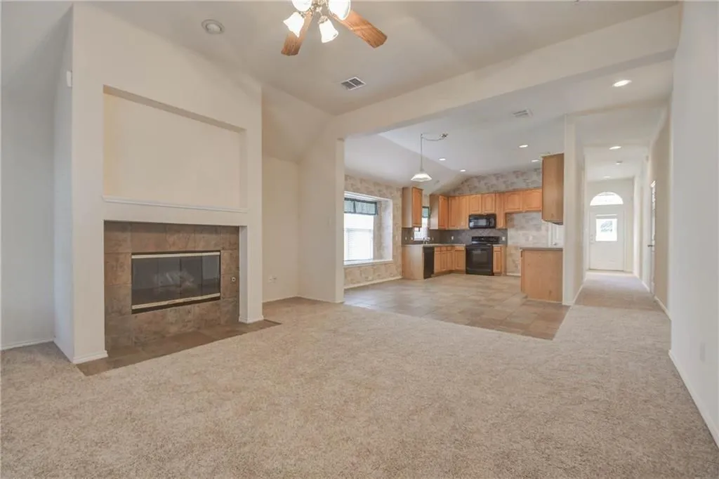 Single Family Residence For Rent in Collin County , 1302 Heather Brook Drive, Allen, Texas 75002, 3 Bedroom, 2 Bathroom, 2 Garage spaces, 2,260 Sqft, built in 2001, mls#21400366, Real Estate Agent in Allen, Homes For Rent in Collin county, Homes For Rent in Allen, Realtor in Allen Texas, Real Estate Brokerage Independent Realty Texas, Luminita Cordes Realtor