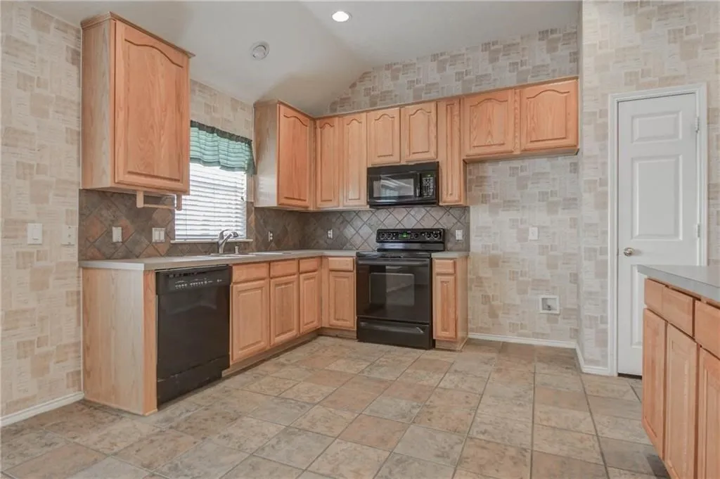 Single Family Residence For Rent in Collin County , 1302 Heather Brook Drive, Allen, Texas 75002, 3 Bedroom, 2 Bathroom, 2 Garage spaces, 2,260 Sqft, built in 2001, mls#21400366, Real Estate Agent in Allen, Homes For Rent in Collin county, Homes For Rent in Allen, Realtor in Allen Texas, Real Estate Brokerage Independent Realty Texas, Luminita Cordes Realtor