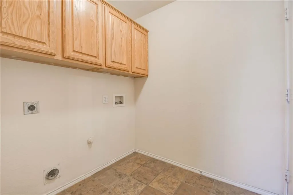 Single Family Residence For Rent in Collin County , 1302 Heather Brook Drive, Allen, Texas 75002, 3 Bedroom, 2 Bathroom, 2 Garage spaces, 2,260 Sqft, built in 2001, mls#21400366, Real Estate Agent in Allen, Homes For Rent in Collin county, Homes For Rent in Allen, Realtor in Allen Texas, Real Estate Brokerage Independent Realty Texas, Luminita Cordes Realtor